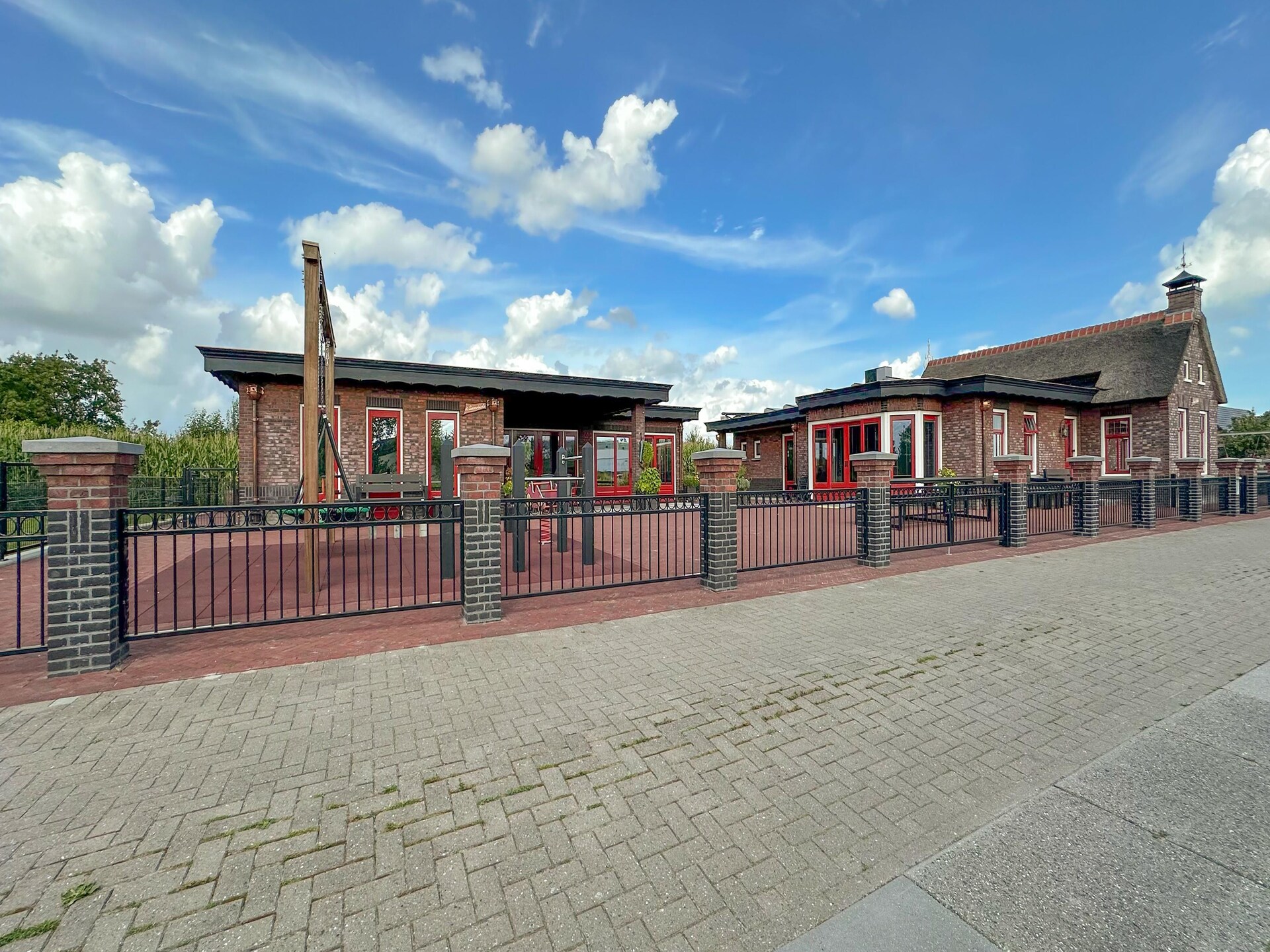 It Simmerhuske: elegant vakantiehuis aan Fries kanaal met oplaadpunten - foto 35