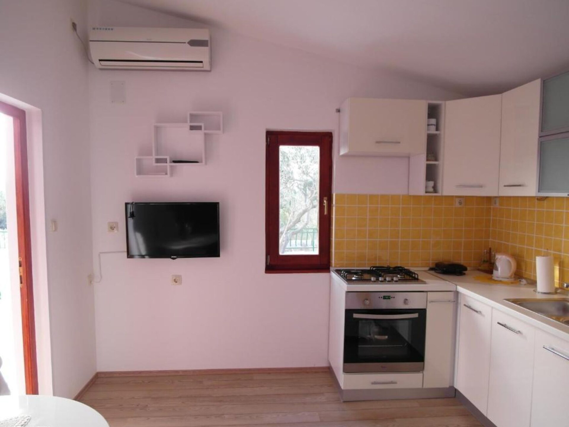 Knus appartement met terras voor 2 in Šibenik, vlakbij strand - foto 3