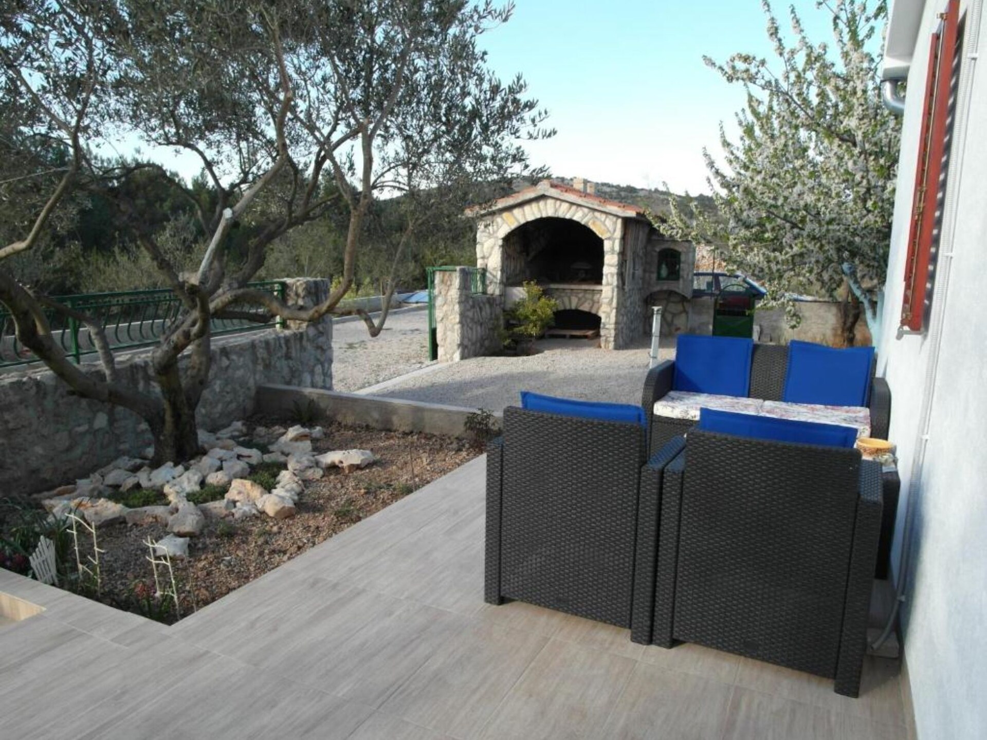 Knus appartement met terras voor 2 in Šibenik, vlakbij strand - foto 22