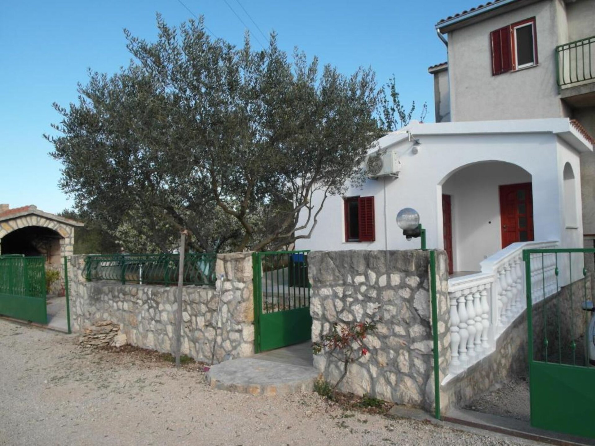 Knus appartement met terras voor 2 in Šibenik, vlakbij strand - foto 16