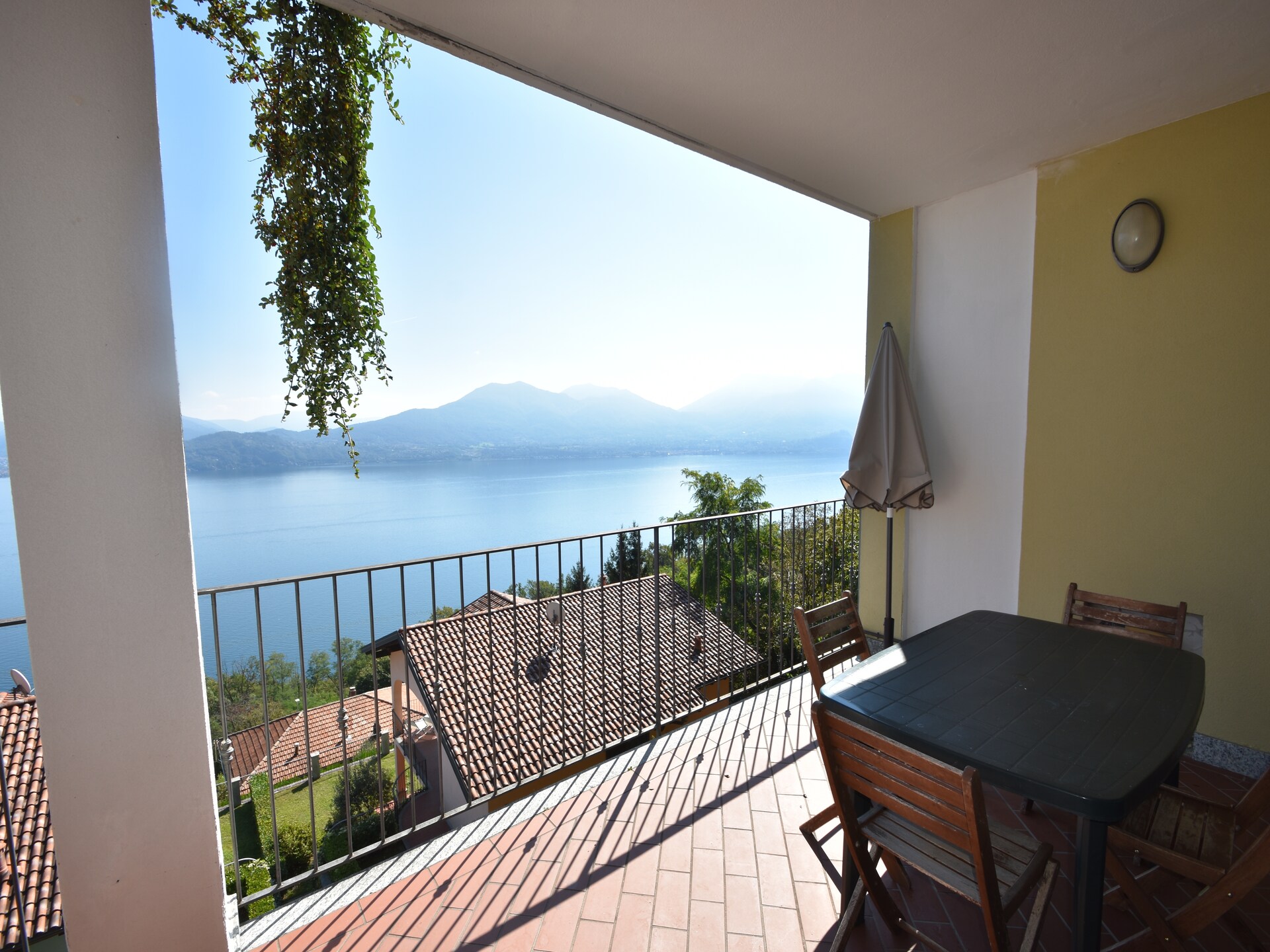 Modern vakantiehuis in Oggebbio met privétuin en zwembad - foto 1