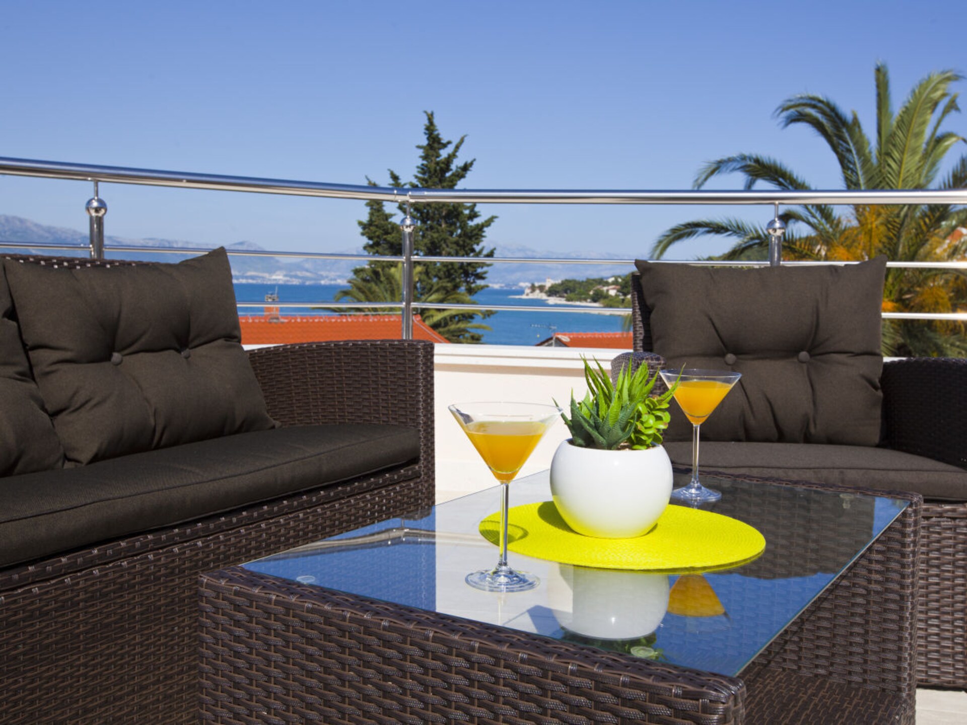 Moderne villa aan zee met terras en weids uitzicht nabij Trogir - foto 2