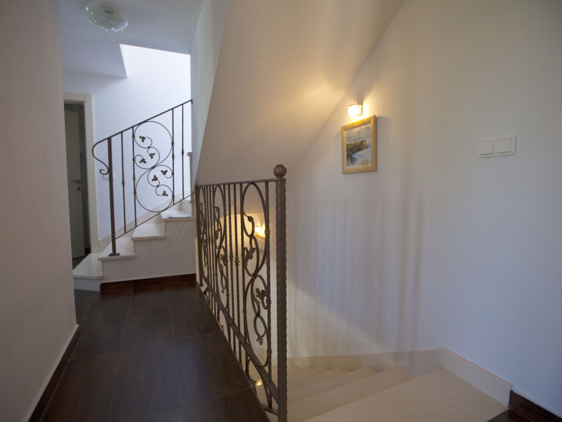 Moderne villa aan zee met terras en weids uitzicht nabij Trogir - foto 16