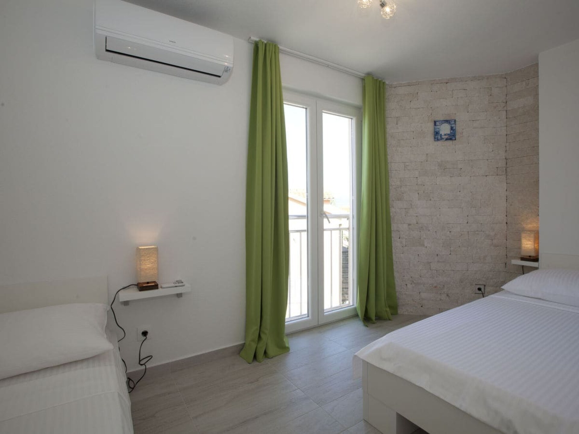Moderne villa aan zee met terras en weids uitzicht nabij Trogir - foto 18