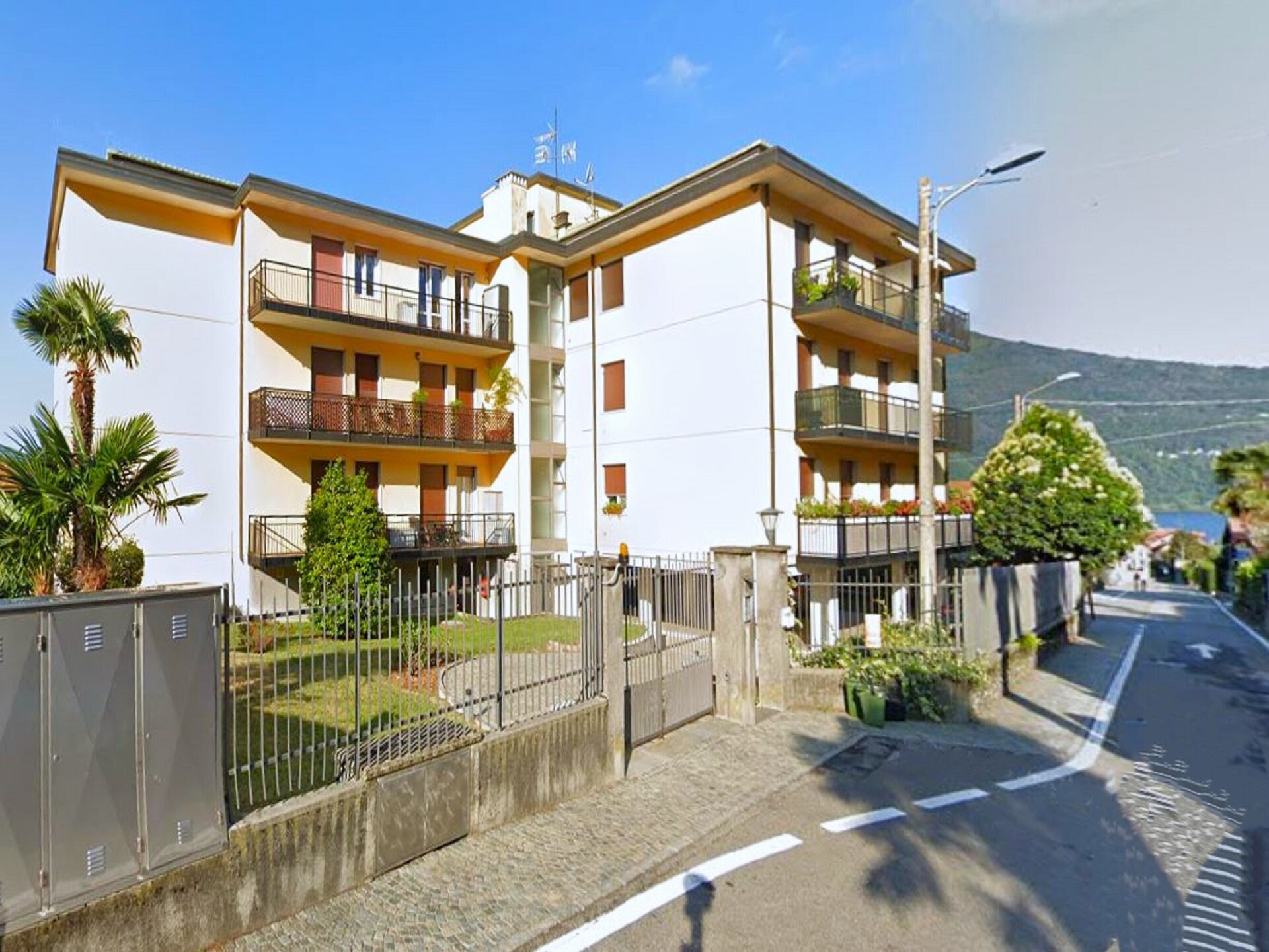4-persoons modern appartement in centrum van Maccagno con Pino e Veddasca - foto 31