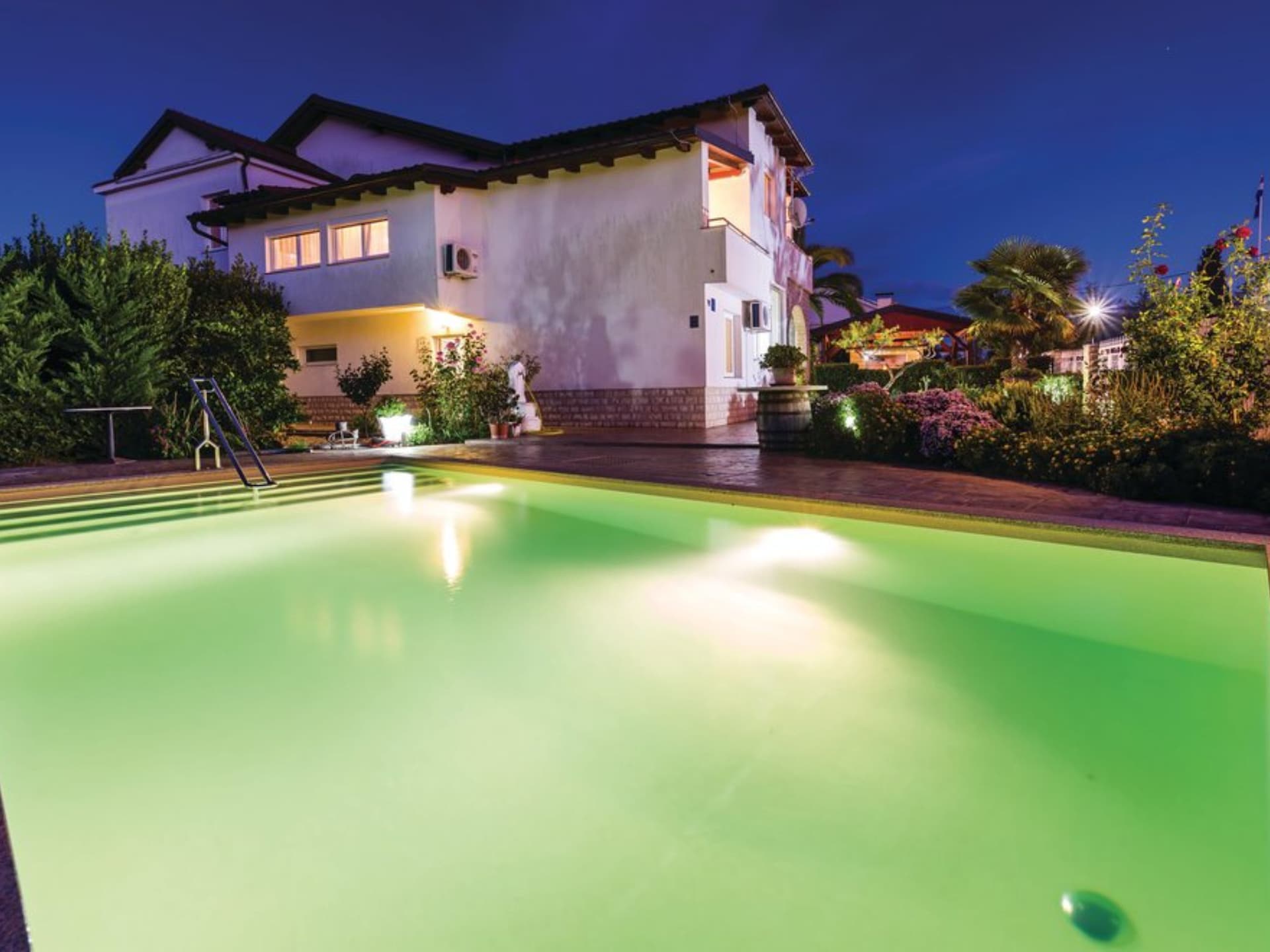 Villa Ksenija: Luxe zes-slaapkamer vakantiehuis met privézwembad in Debeljak - foto 52