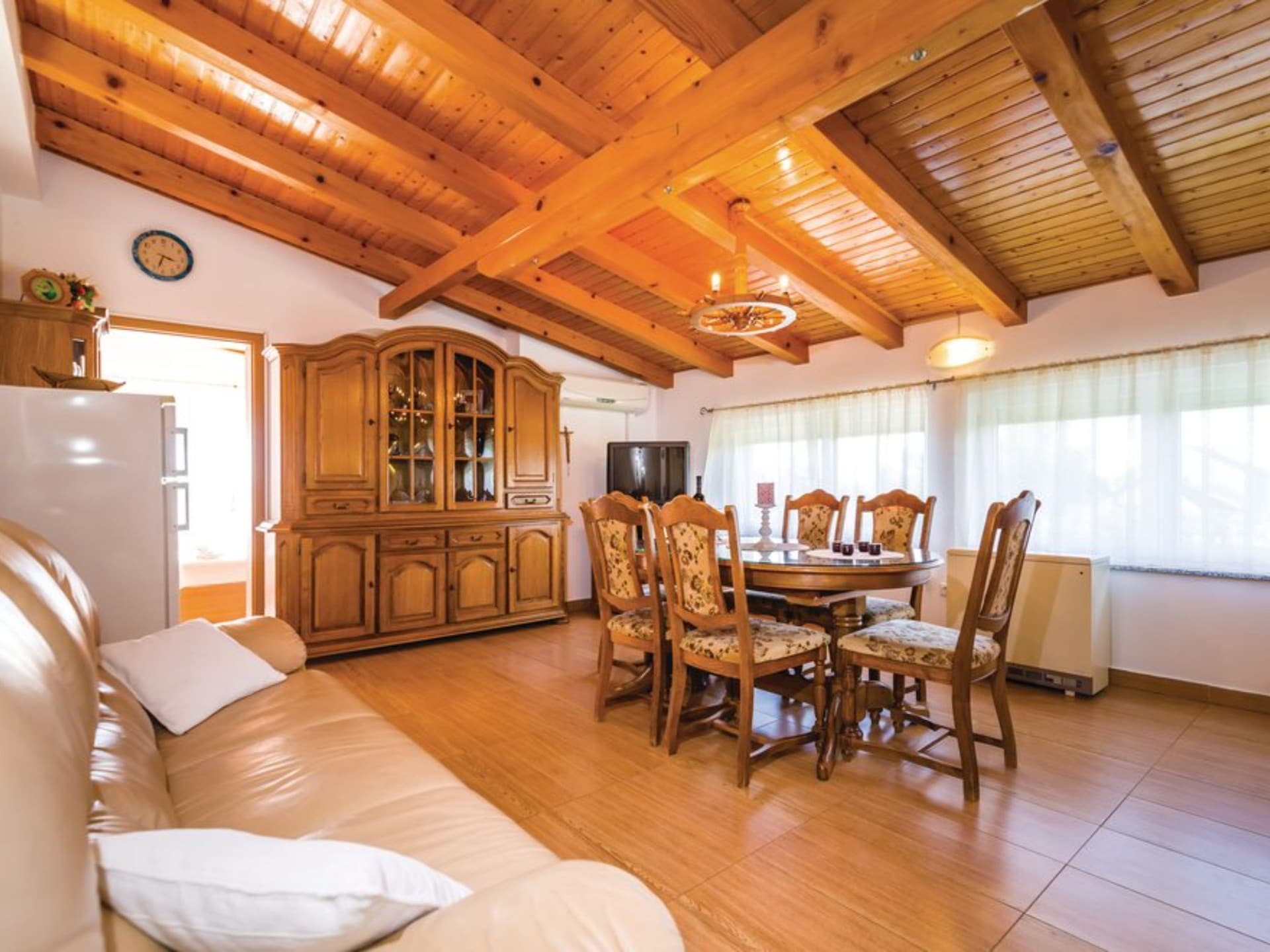 Villa Ksenija: Luxe zes-slaapkamer vakantiehuis met privézwembad in Debeljak - foto 7