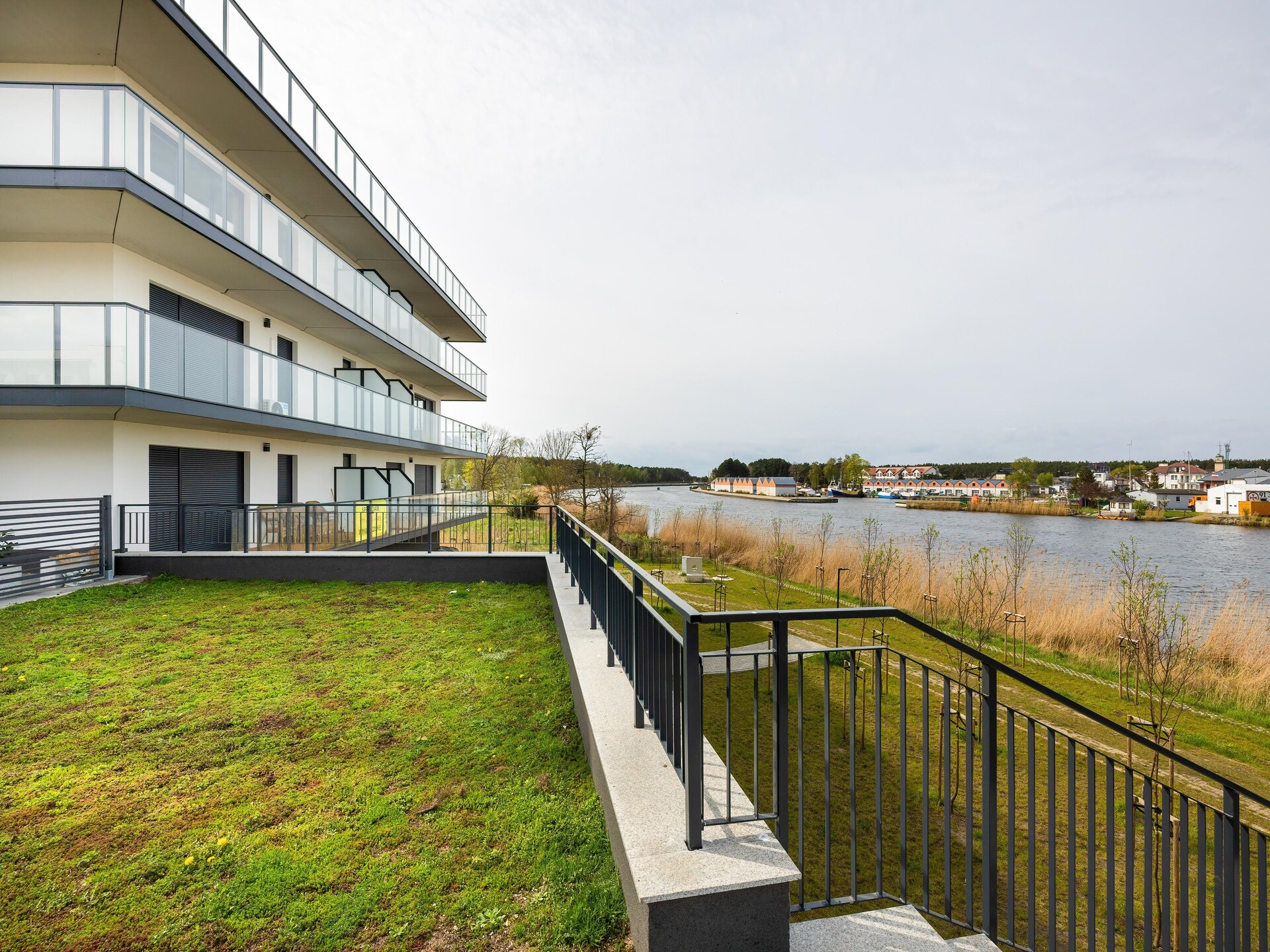 Comfortabel appartement aan de Dziwna met zwembad en sauna, vlakbij strand - foto 24
