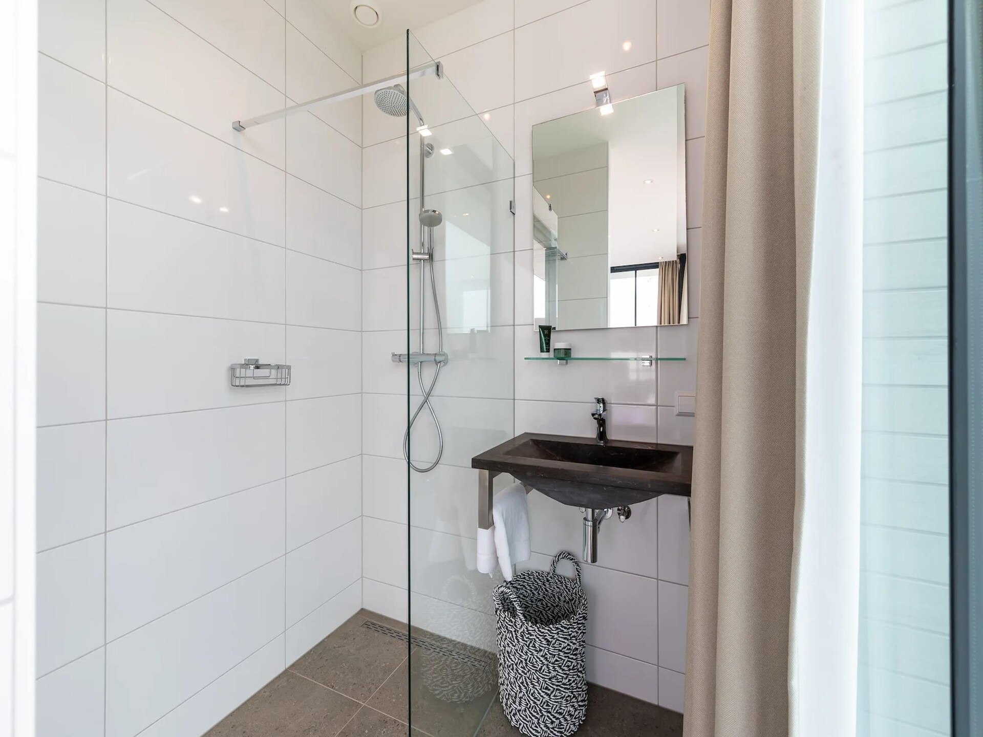 Luxe watervilla aan het Veerse Meer met privéterras en huisdierenvriendelijk park - foto 12