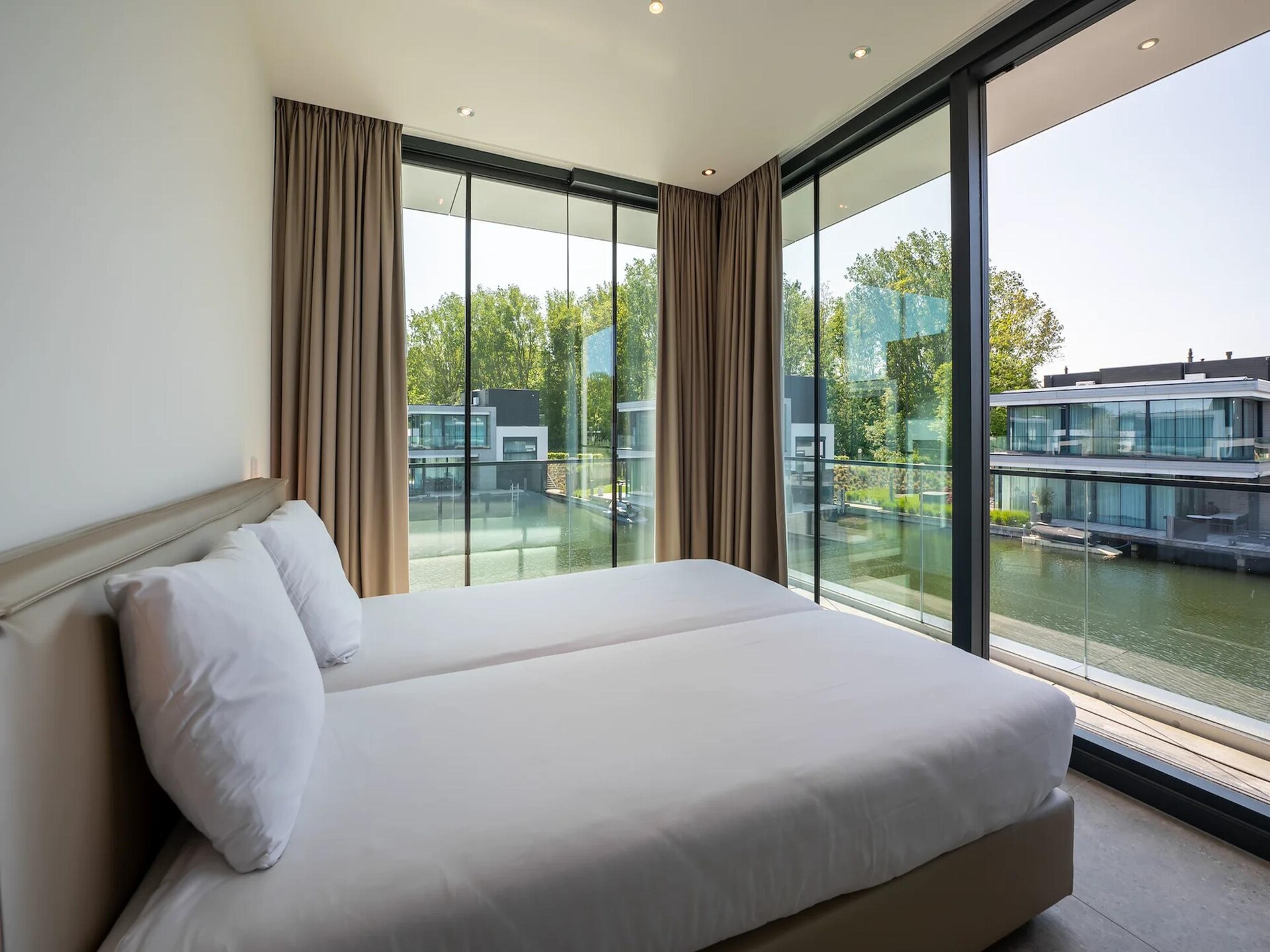 Luxe watervilla met 4 slaapkamers aan het Veerse Meer in Zeeland - foto 11