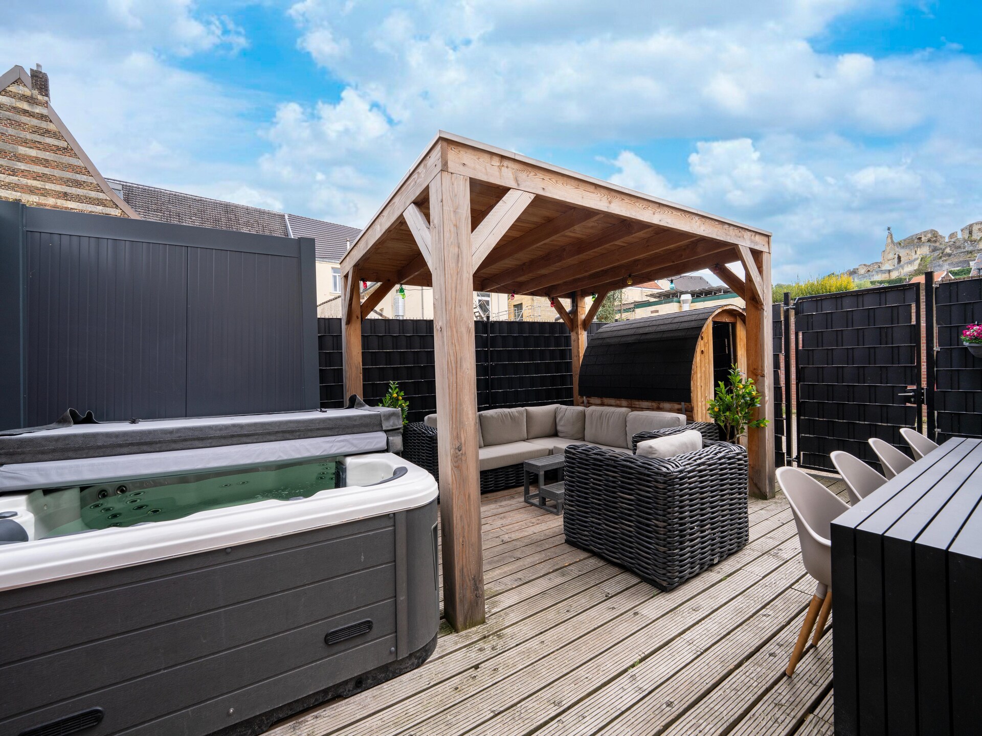 Luxe mergelvilla met sauna en hottub in hartje Valkenburg - foto 4