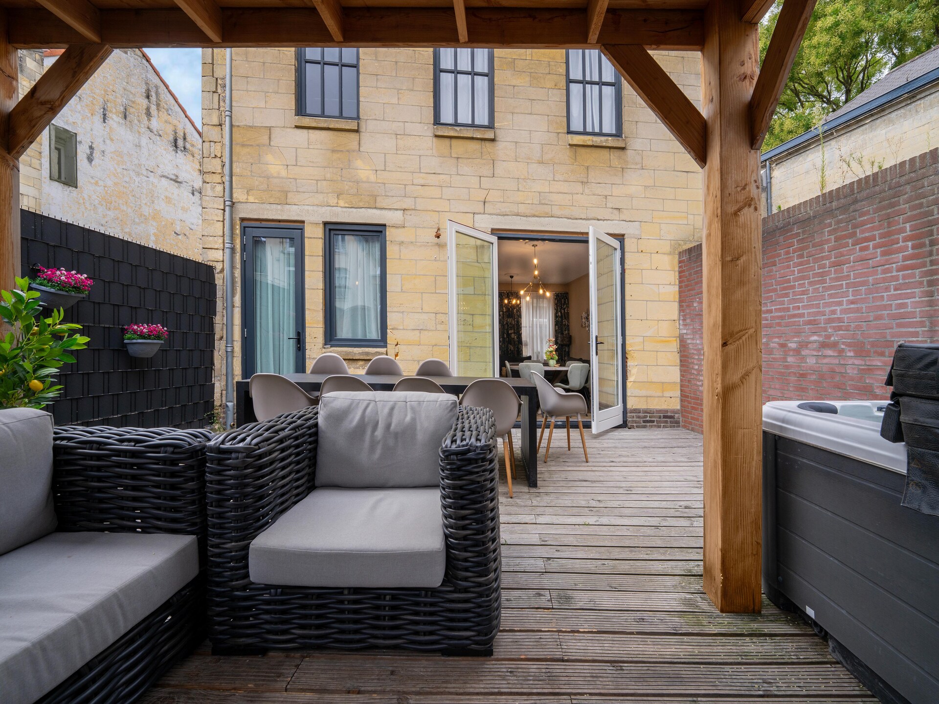 Luxe mergelvilla met sauna en hottub in hartje Valkenburg - foto 34