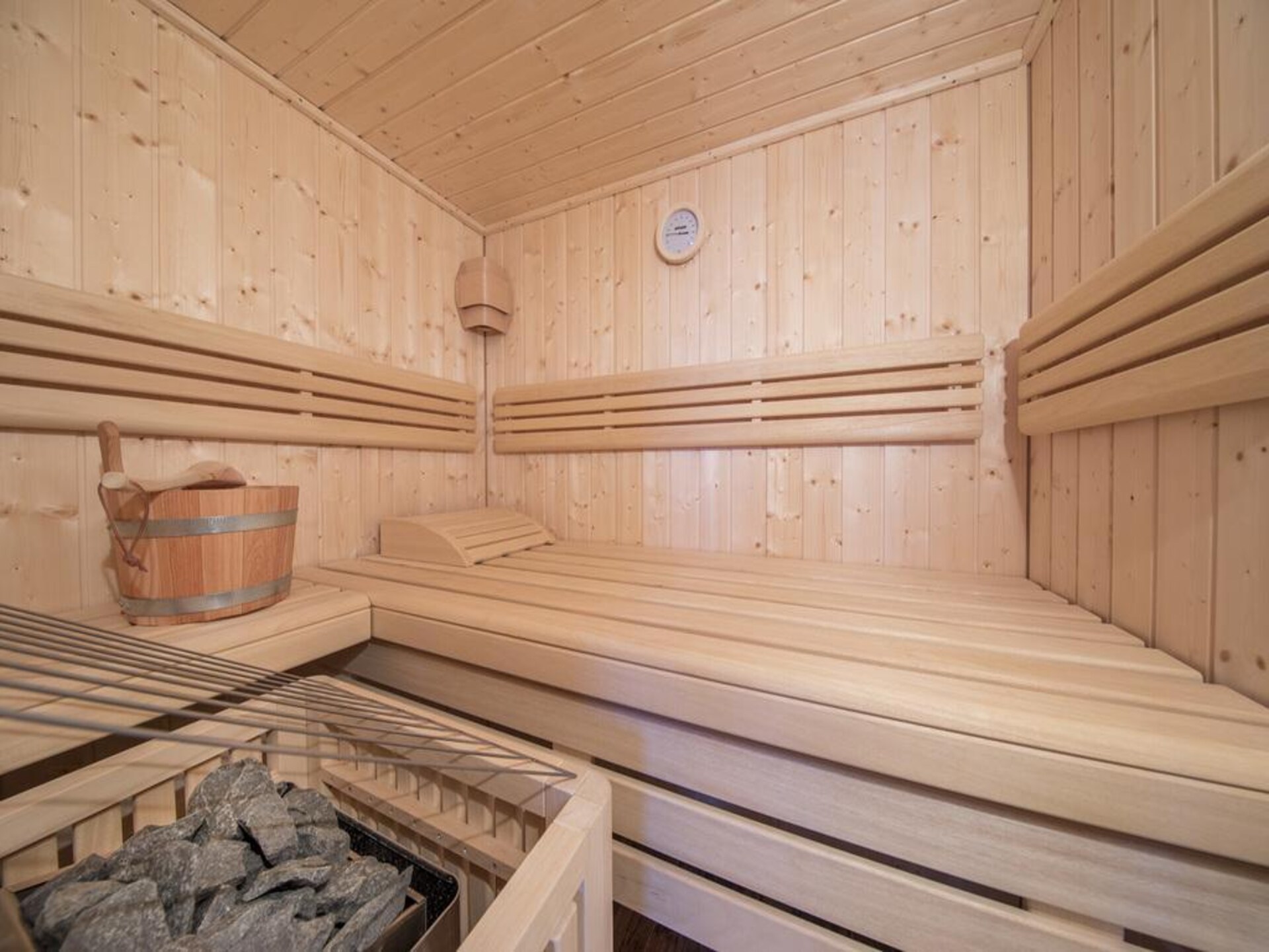 Luxe chalet direct aan de piste met privésauna in Neukirchen - foto 39