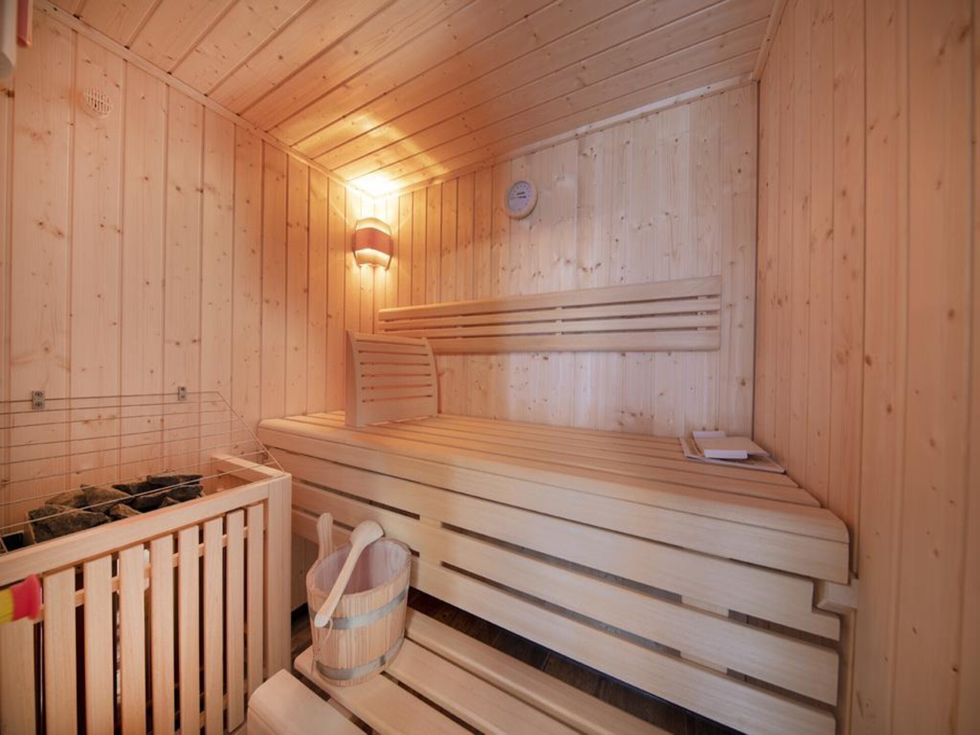 Luxe chalet aan de piste met privésauna in Neukirchen - foto 42