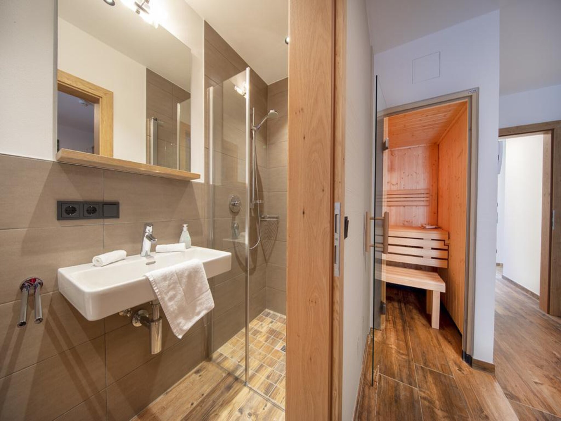 Luxe chalet aan de piste met privésauna in Neukirchen - foto 43