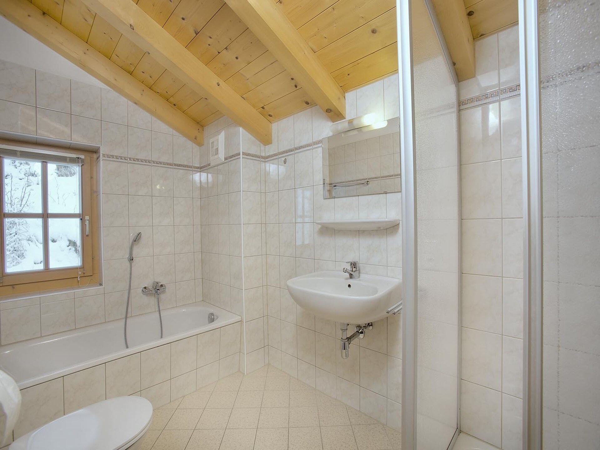 Ruim 5-slaapkamer chalet met sauna, vlakbij Zillertal Arena - foto 20