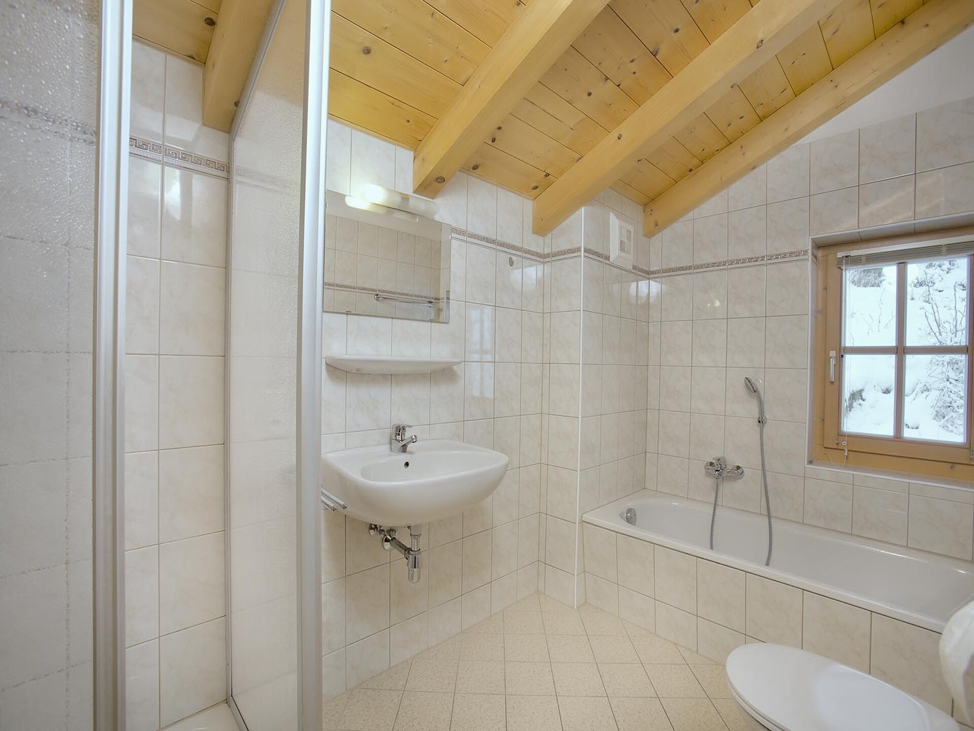 Ruim 5-slaapkamer chalet met sauna, vlakbij Zillertal Arena - foto 22