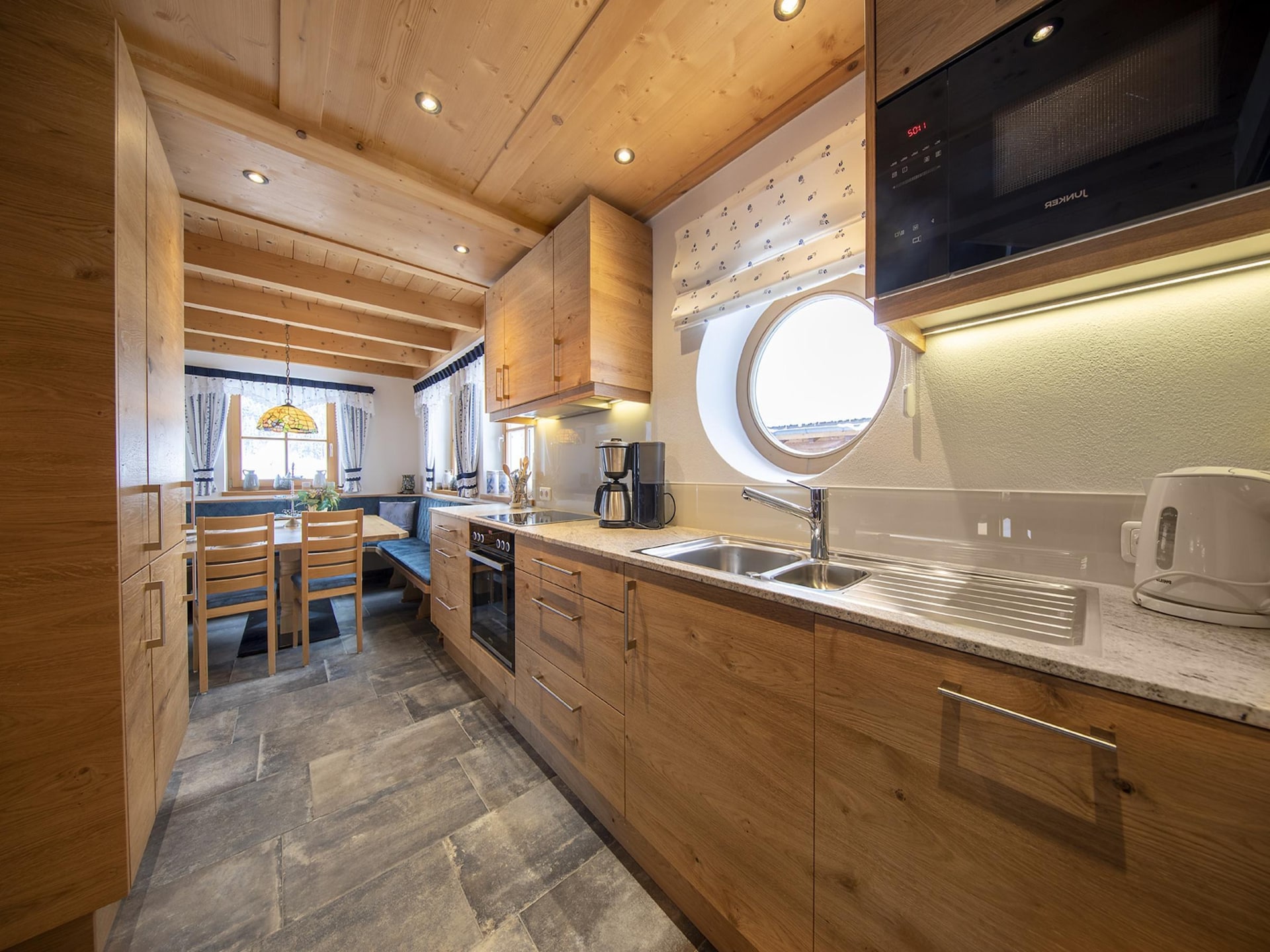 Centraal gelegen chalet in Wald-Königsleiten direct aan de piste · 10 pers. - foto 4