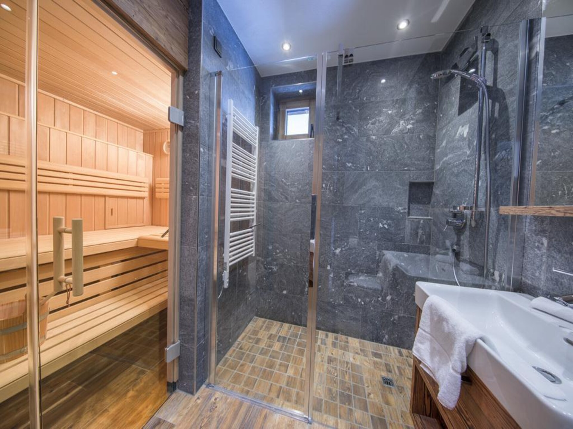 Nationalpark Chalet Kristallwand: luxe chalet direct aan de piste in Neukirchen - foto 26