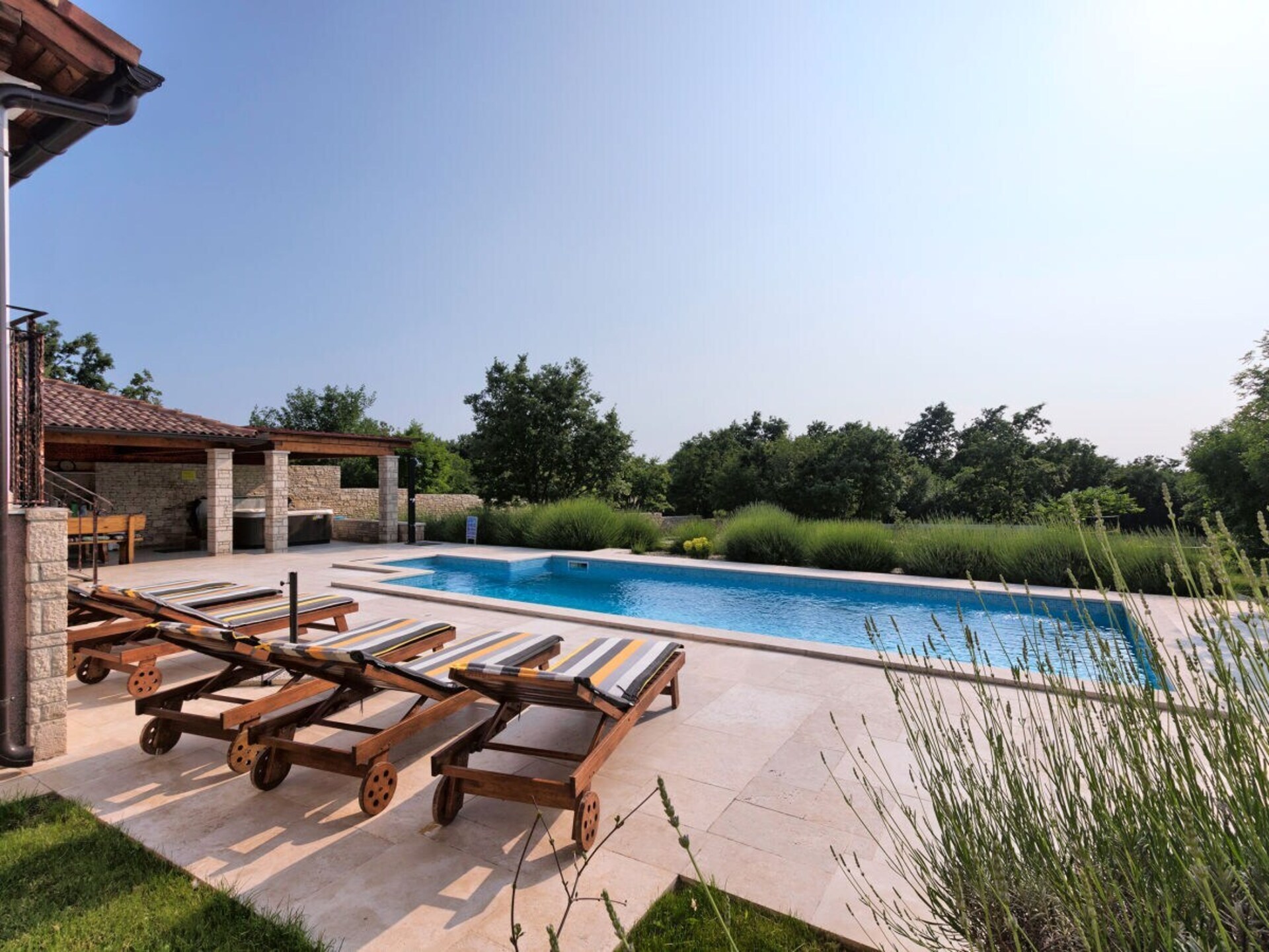 Villa Stokovci: Luxe voor 10 personen met zeezicht bij Svetvincenat - foto 3