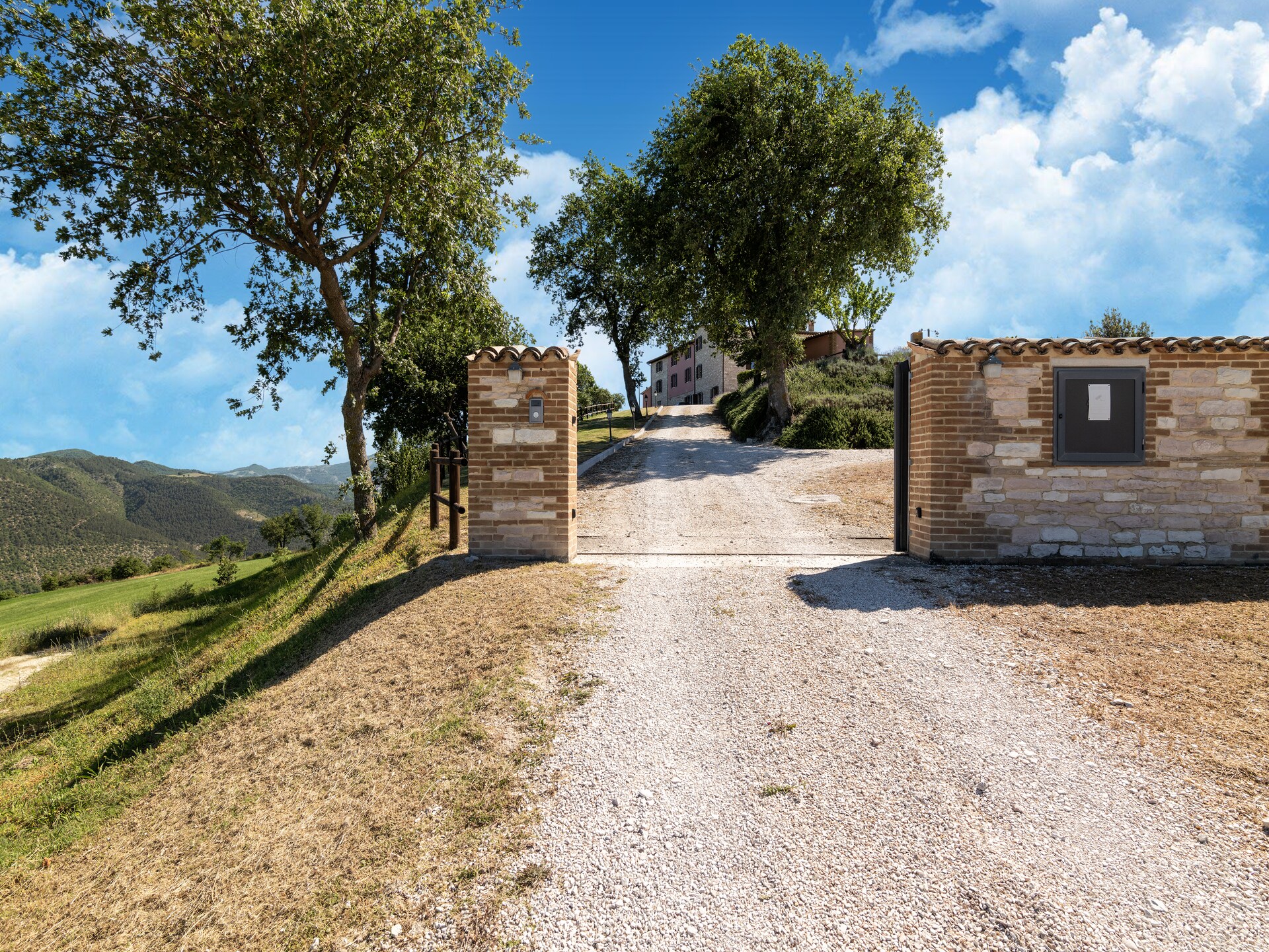 Authentieke boerderijwoning met panoramisch uitzicht bij Cagli - foto 12