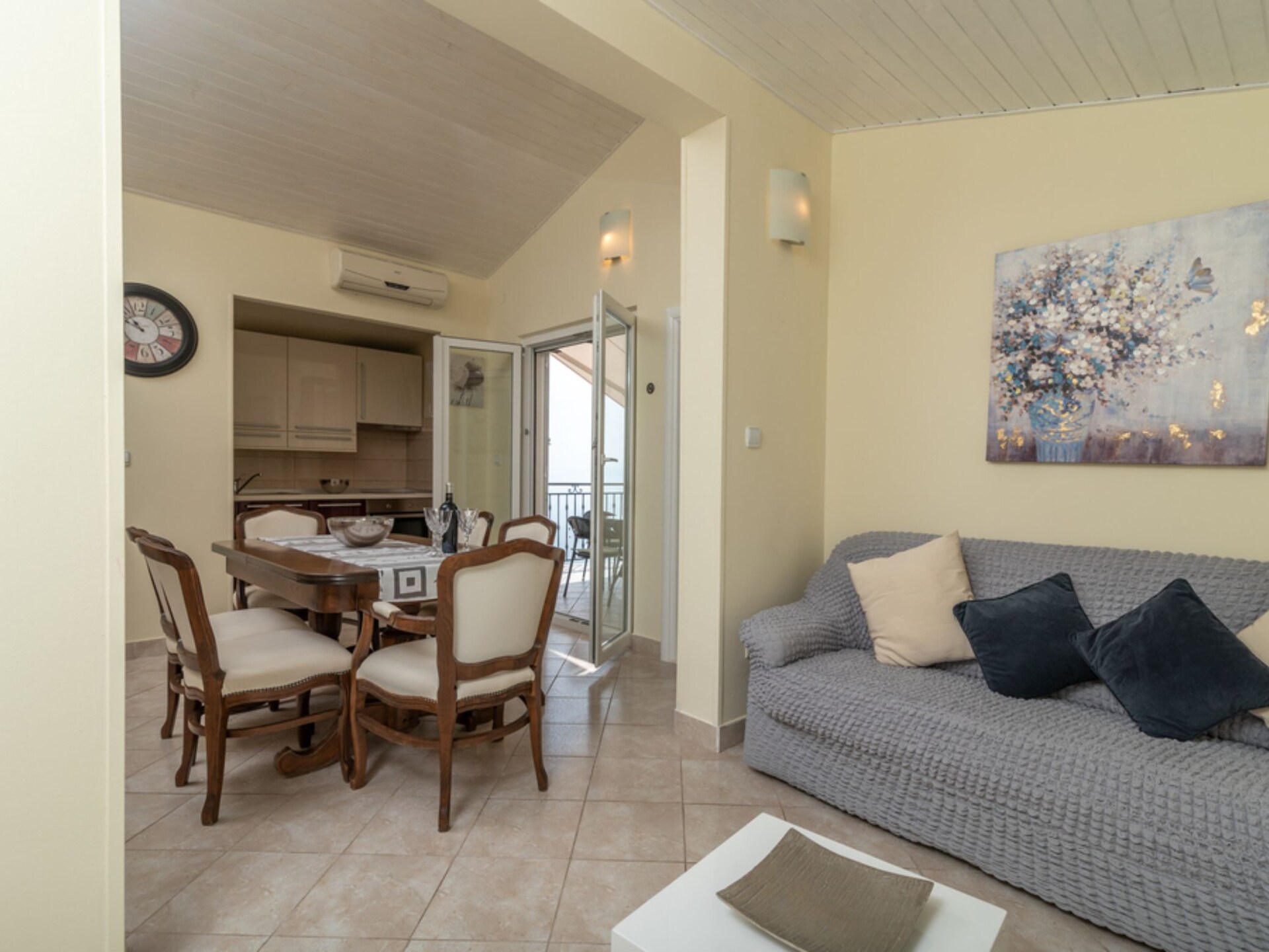 Rustiek driekamerappartement met terras direct aan zee op Čiovo - foto 2