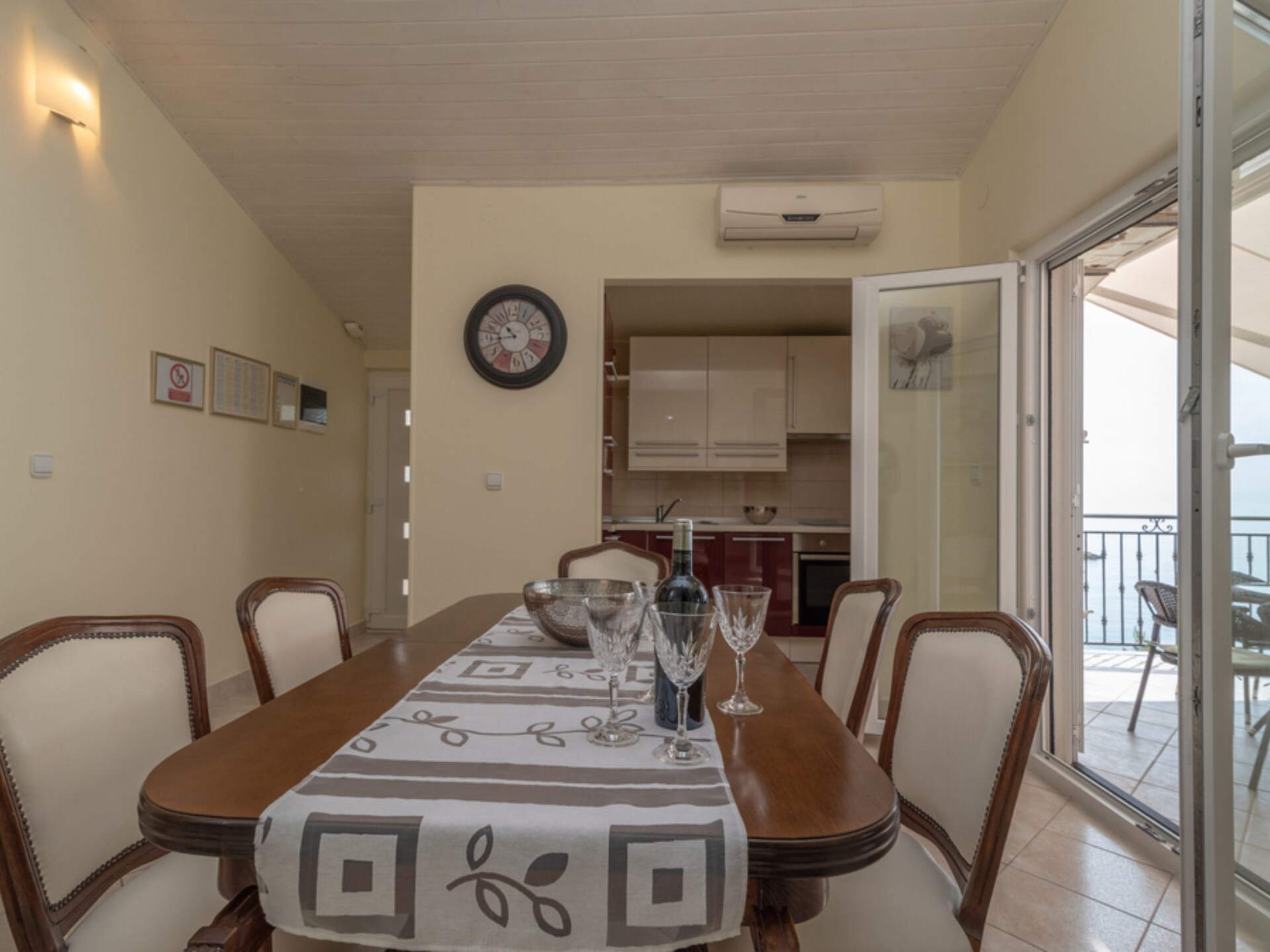 Rustiek driekamerappartement met terras direct aan zee op Čiovo - foto 8