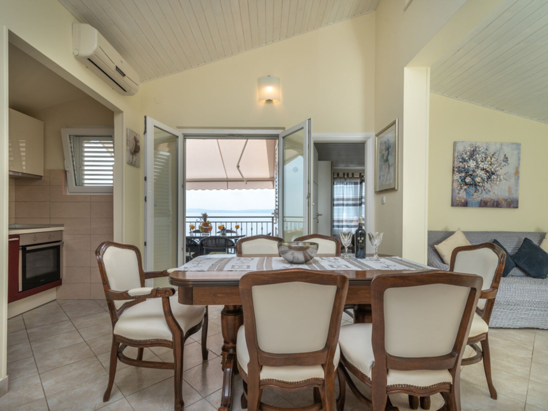 Rustiek driekamerappartement met terras direct aan zee op Čiovo - foto 7
