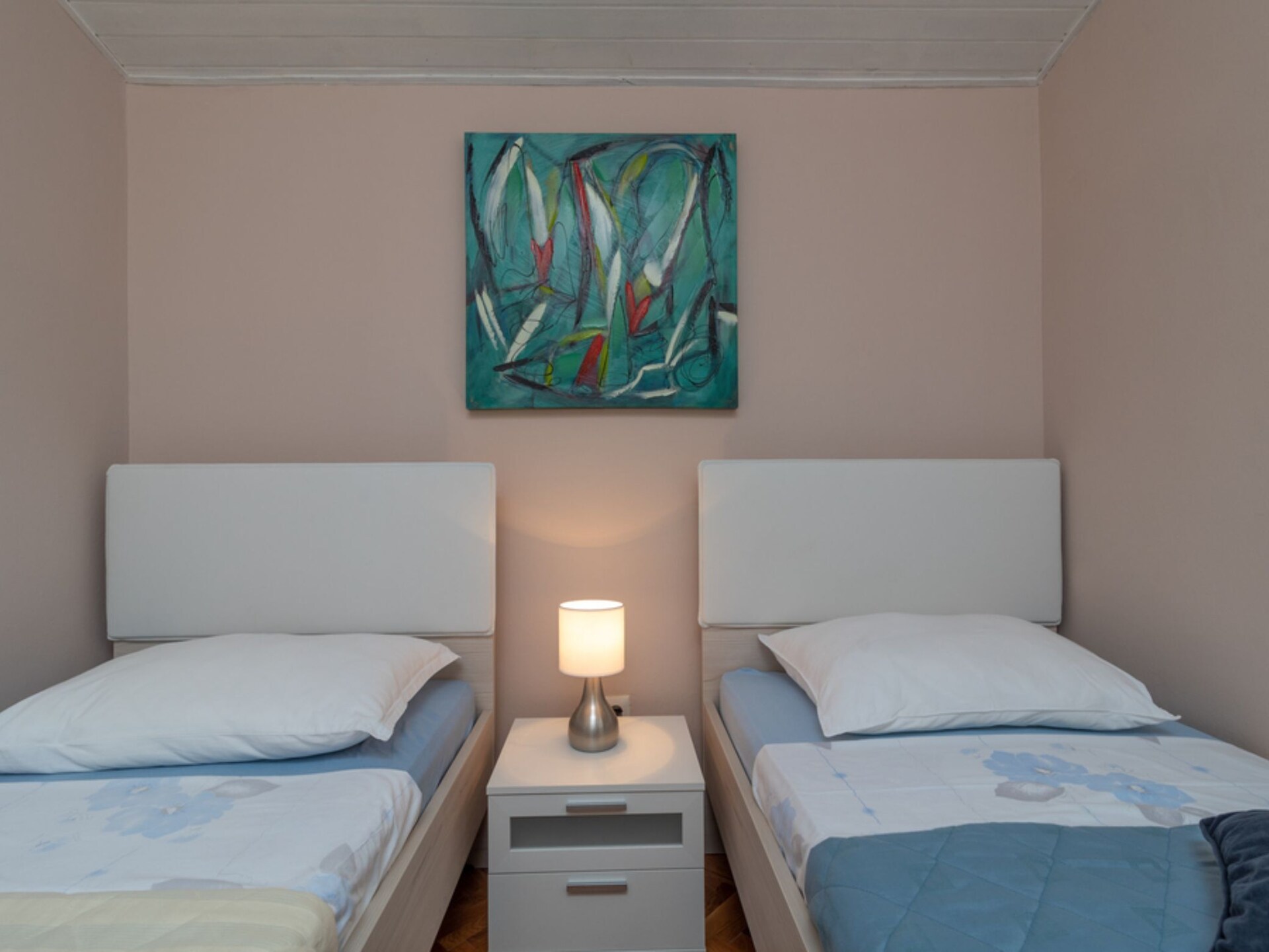 Rustiek driekamerappartement met terras direct aan zee op Čiovo - foto 11