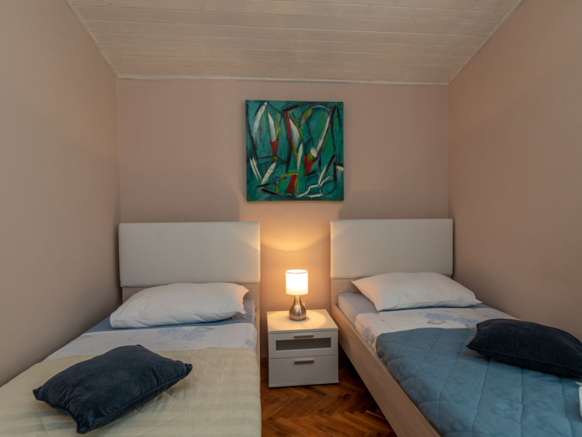 Rustiek driekamerappartement met terras direct aan zee op Čiovo - foto 14