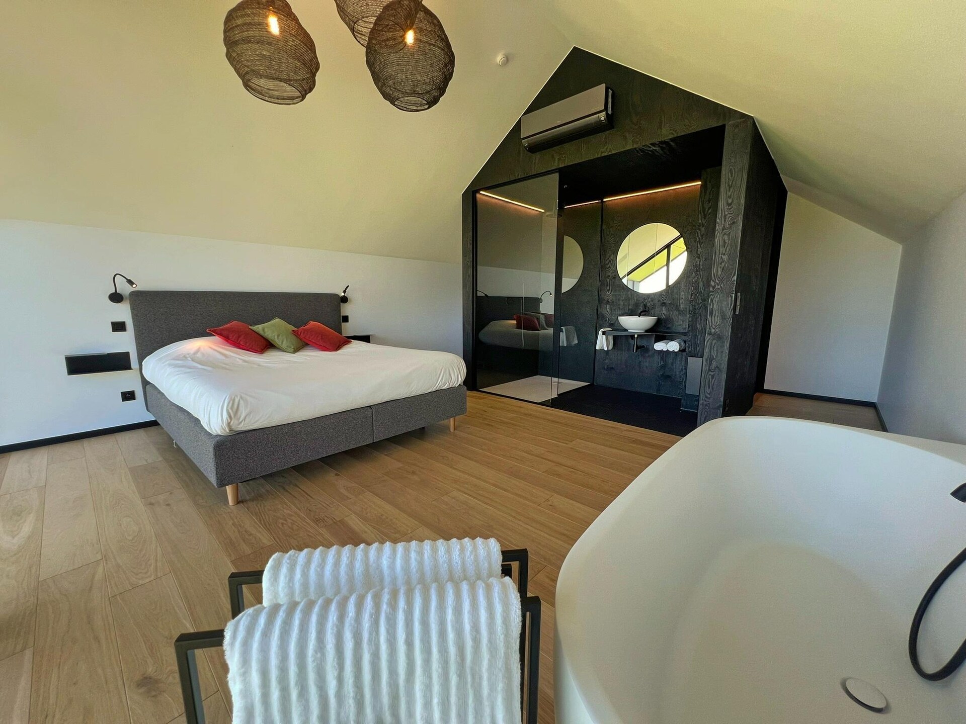 2-persoons wellness vakantiehuis met hottub in Enneille - foto 17