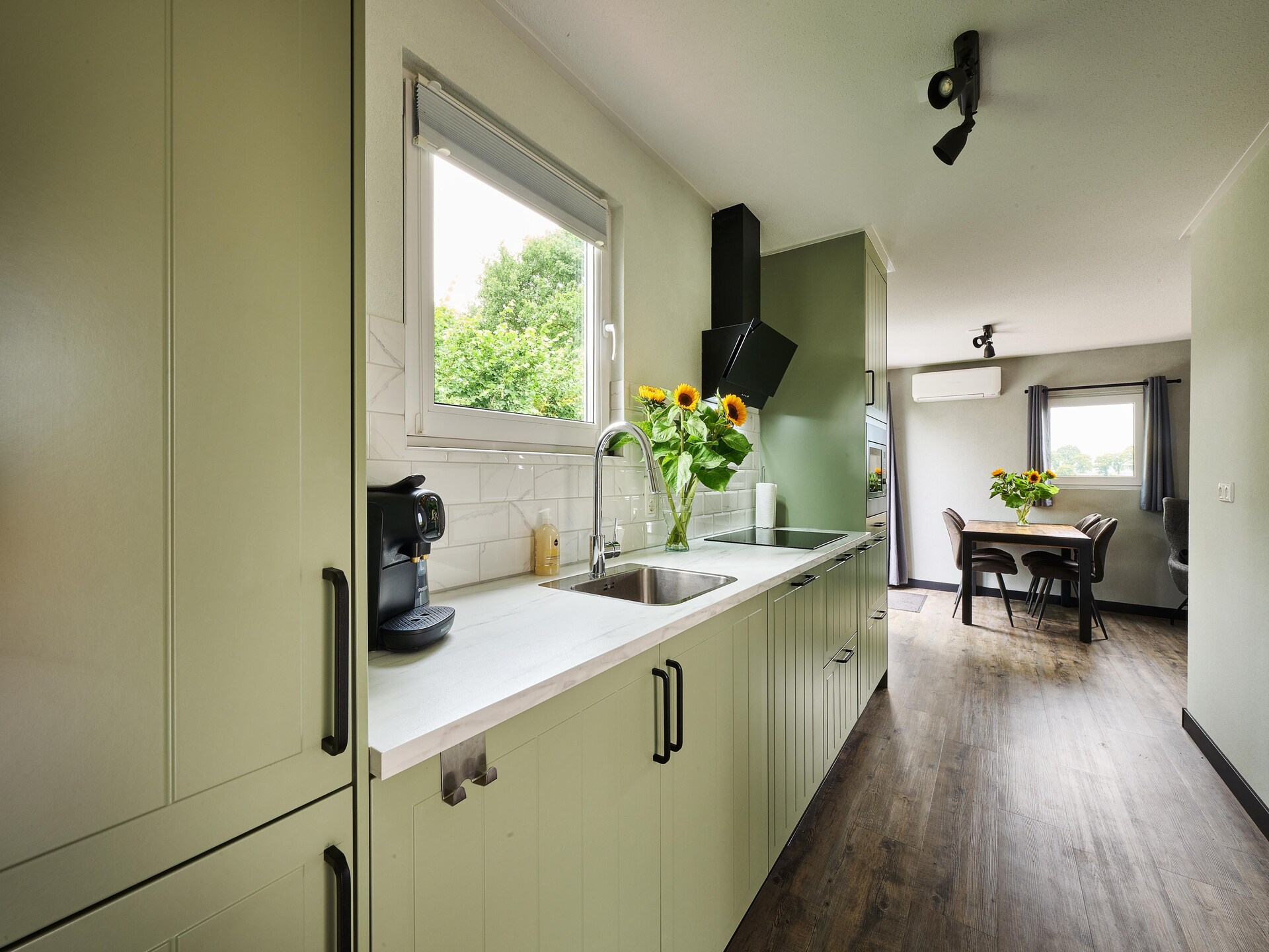 De Weide: stijlvol vakantiehuis met omheinde tuin in bosrijk Drenthe - foto 10