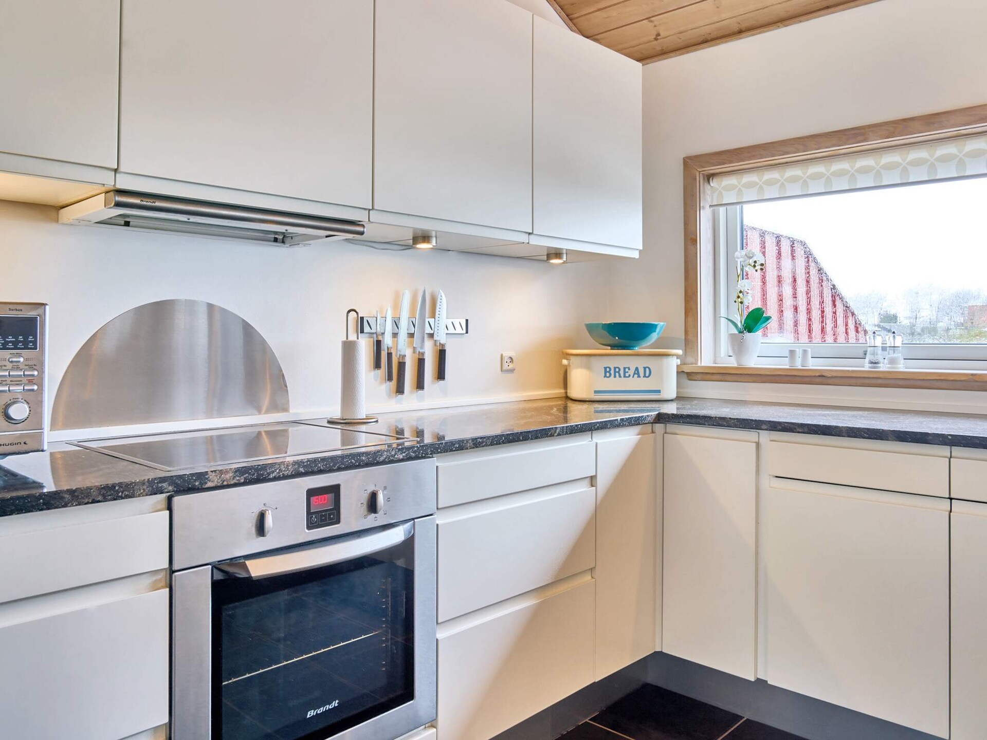 Houten vakantiehuis met panoramisch zeezicht en sauna nabij Allinge - foto 17