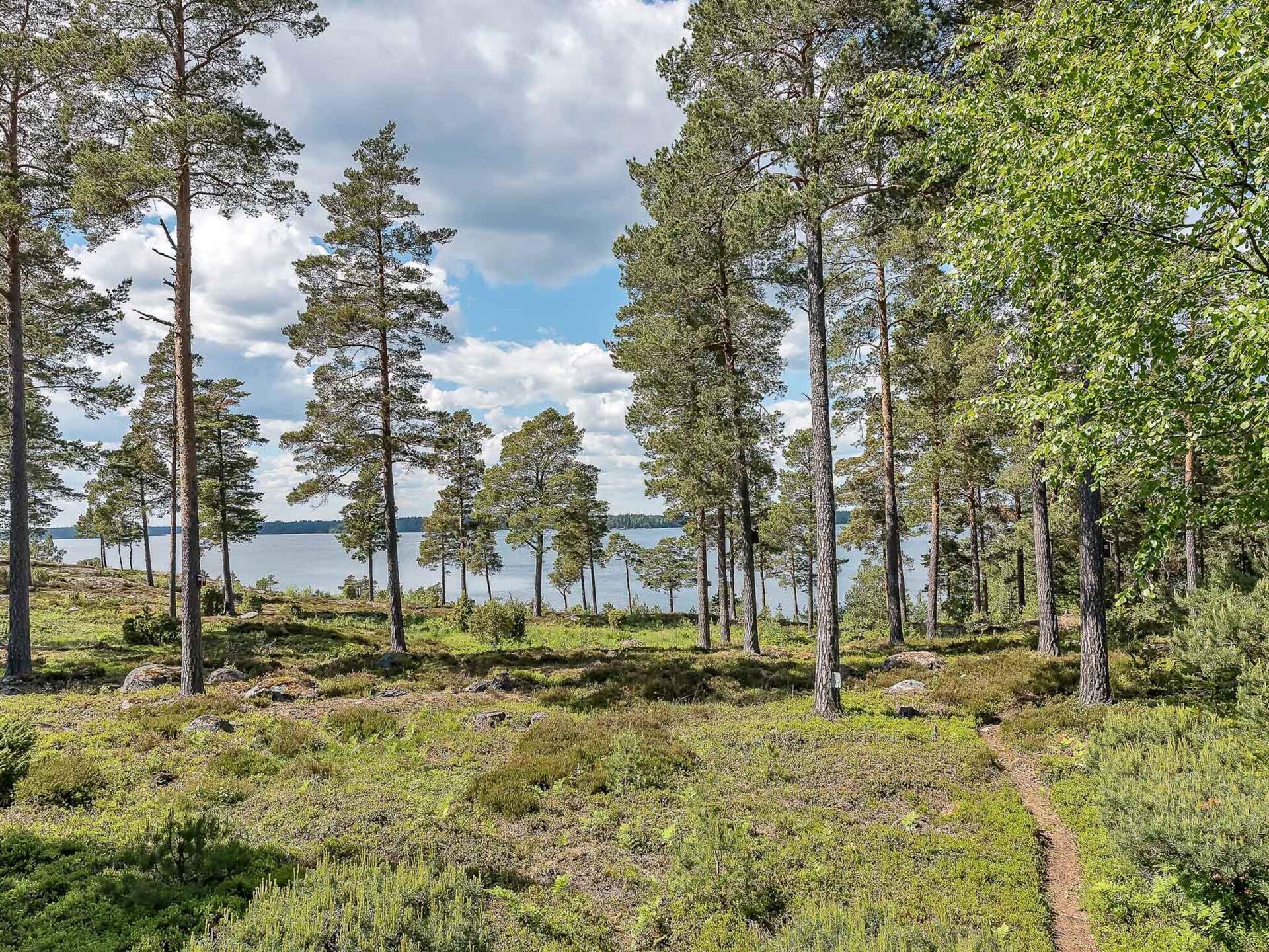 Vrijstaand vakantiehuis in Dala-stijl met zeezicht op Yxlan, Zweden - foto 6