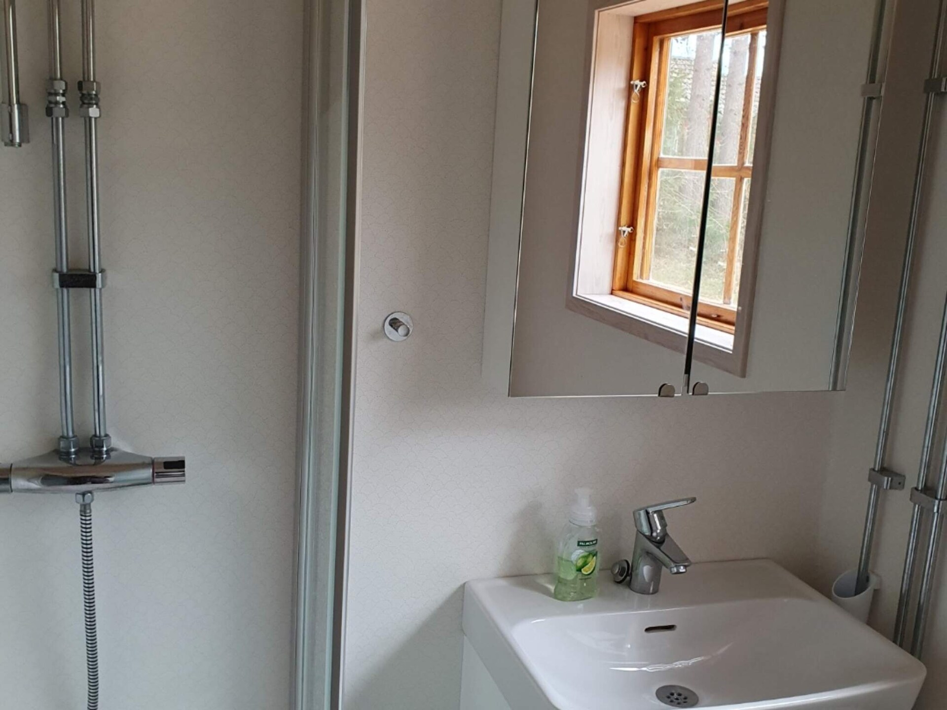 Vrijstaand vakantiehuis in Dala-stijl met zeezicht op Yxlan, Zweden - foto 13