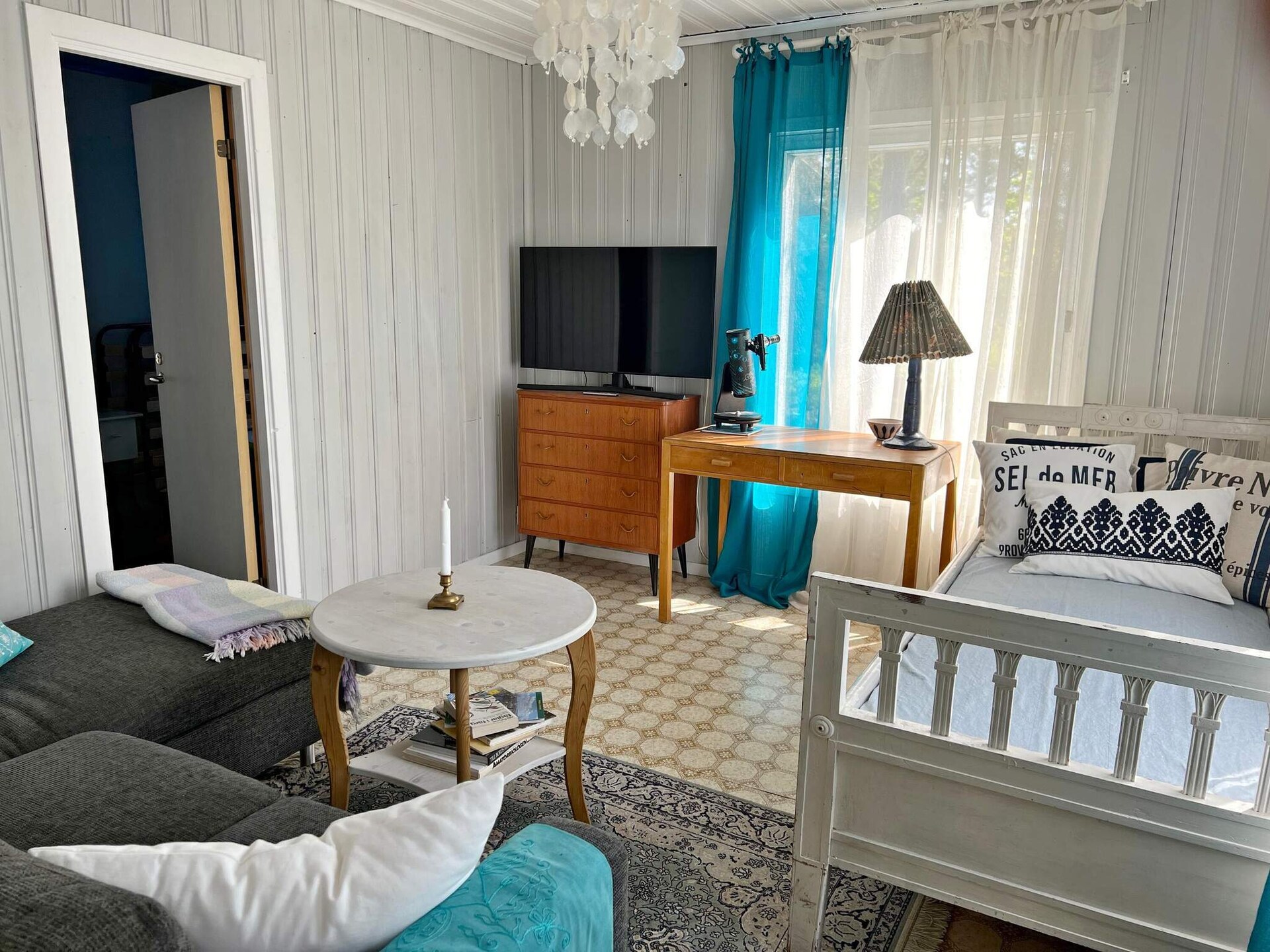 Sfeervol vrijstaand huis met gastenverblijf bij meer en zee in Djurhamn - foto 26