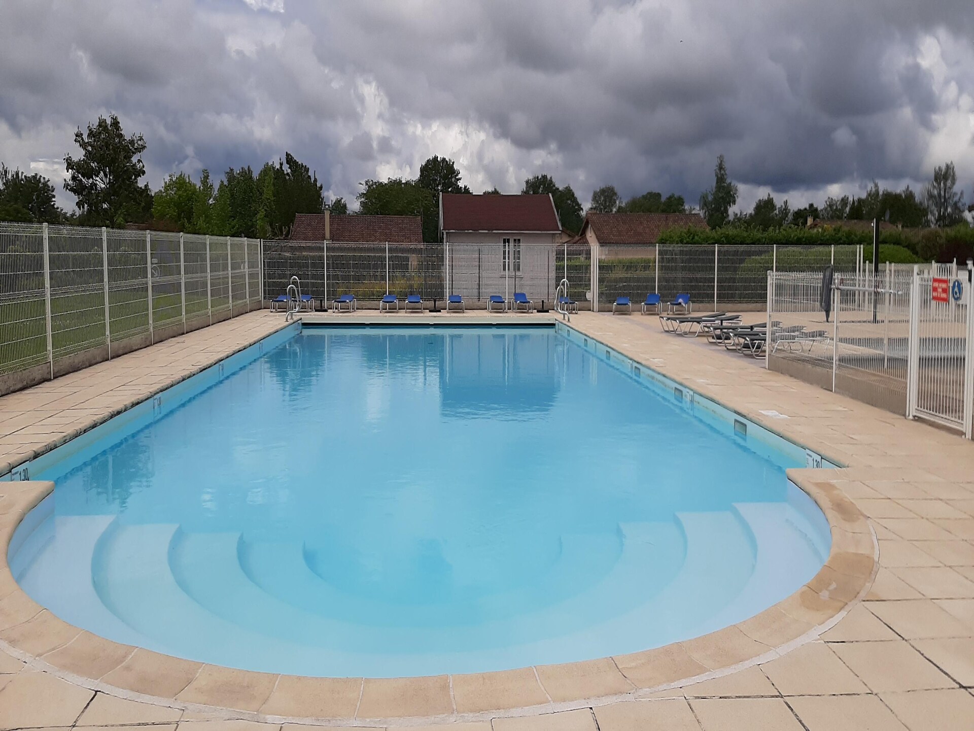 Vrijstaand vakantiehuis met wellness, tuin en bbq op het Franse platteland - foto 10