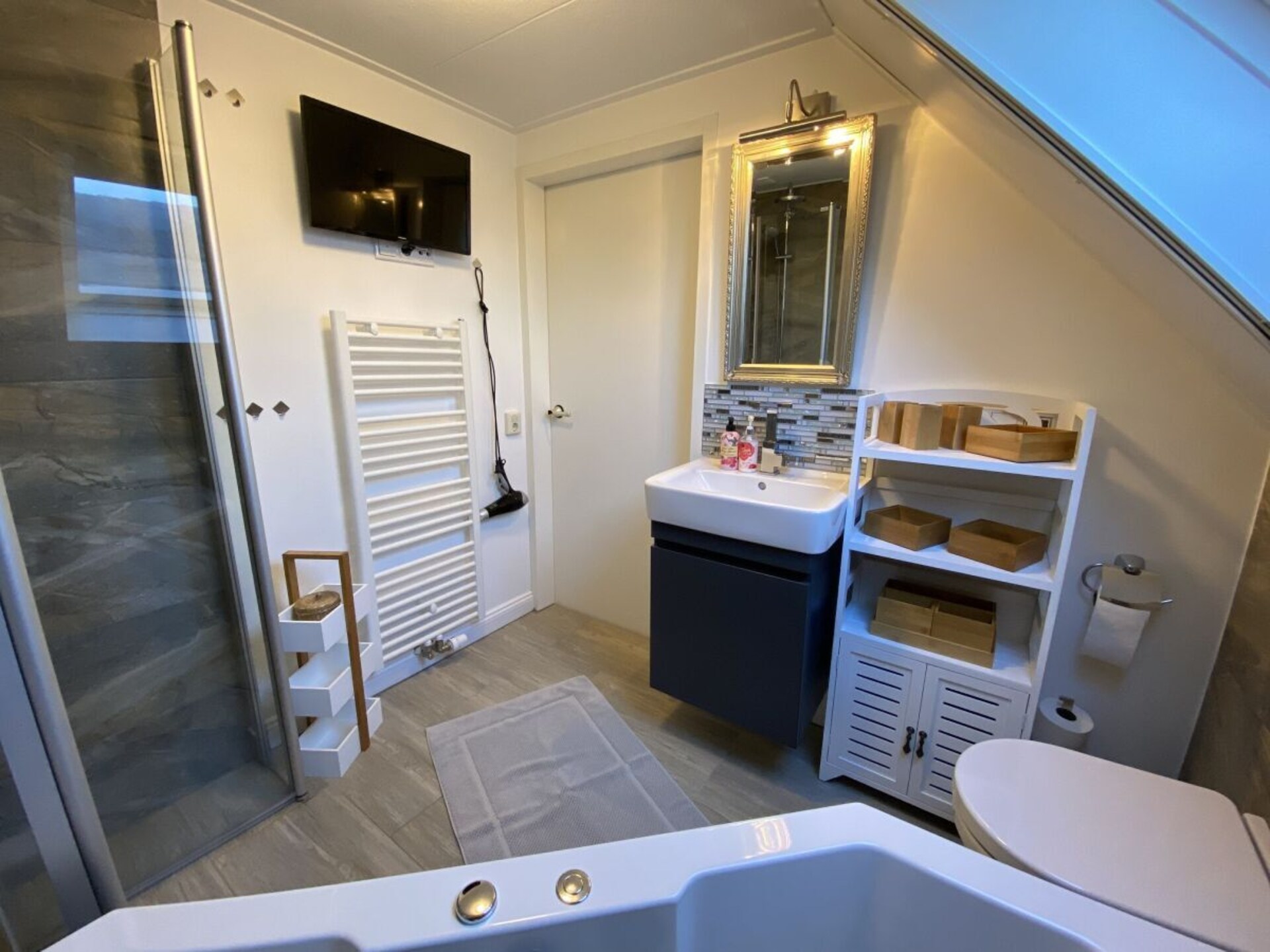 Luxe vakantiehuis aan het water met eigen aanlegsteiger in Medemblik - foto 18