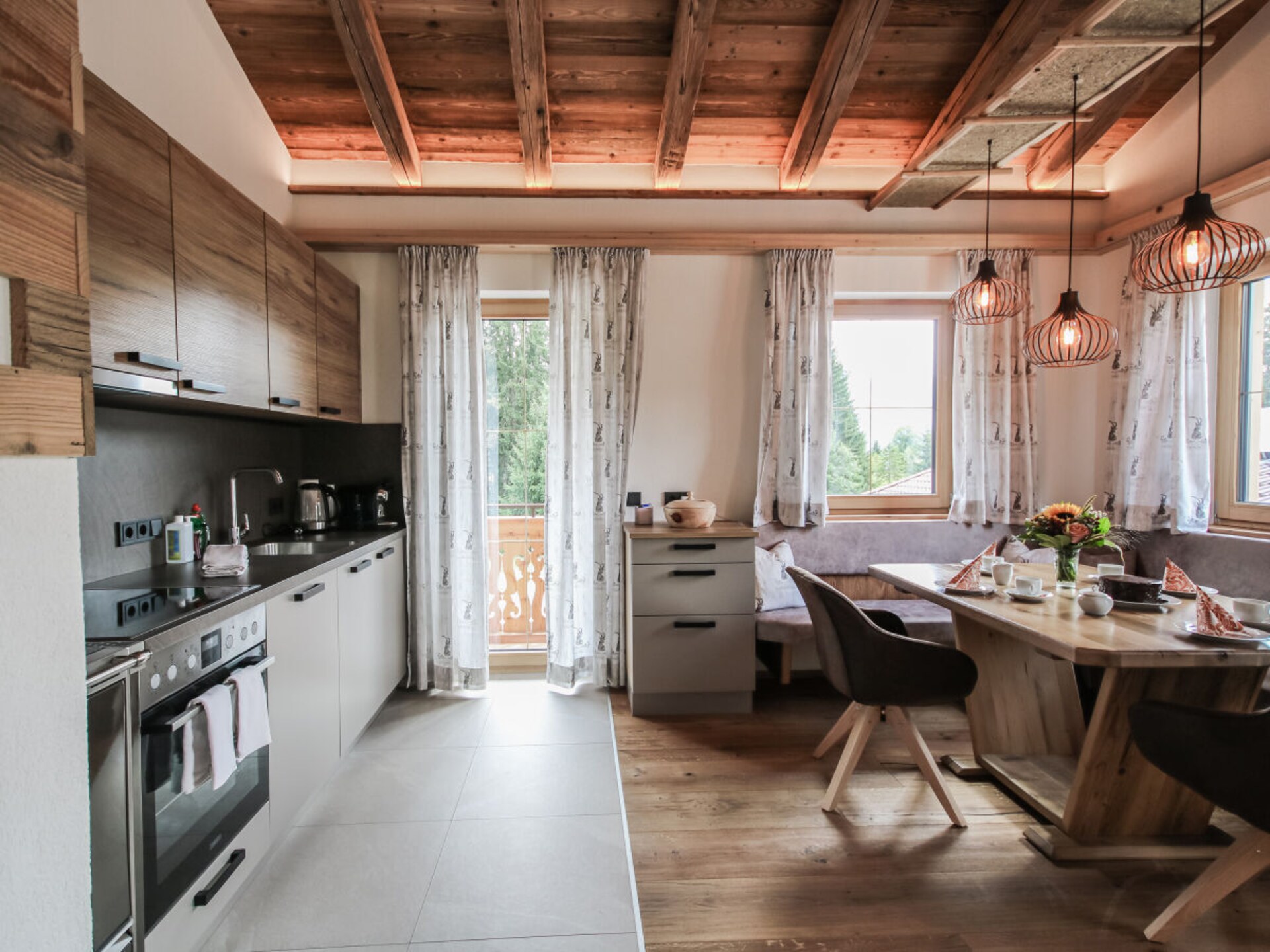 Knus vakantiehuis met houten dakconstructie nabij Mittersill - foto 6