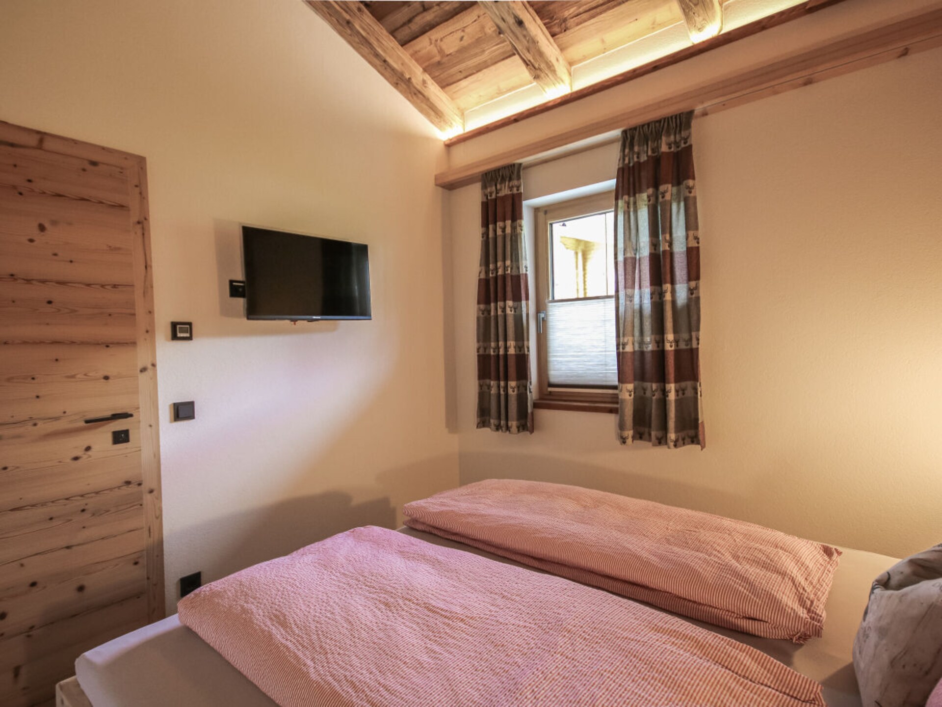 Knus vakantiehuis met houten dakconstructie nabij Mittersill - foto 12
