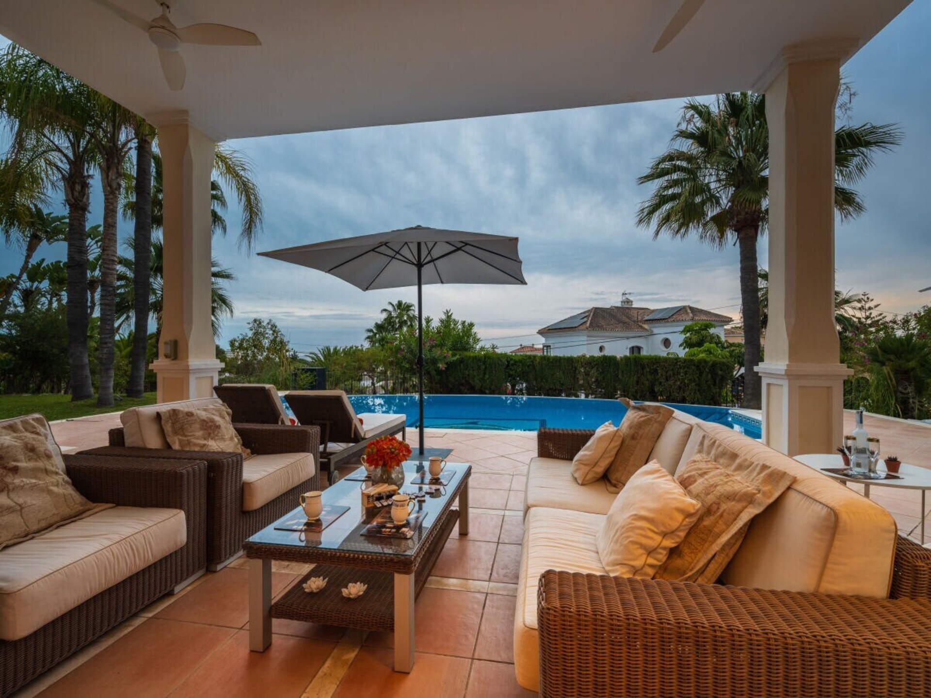 Luxe villa Marbella met 5 slaapkamers, verwarmd zwembad en zeezicht - foto 3
