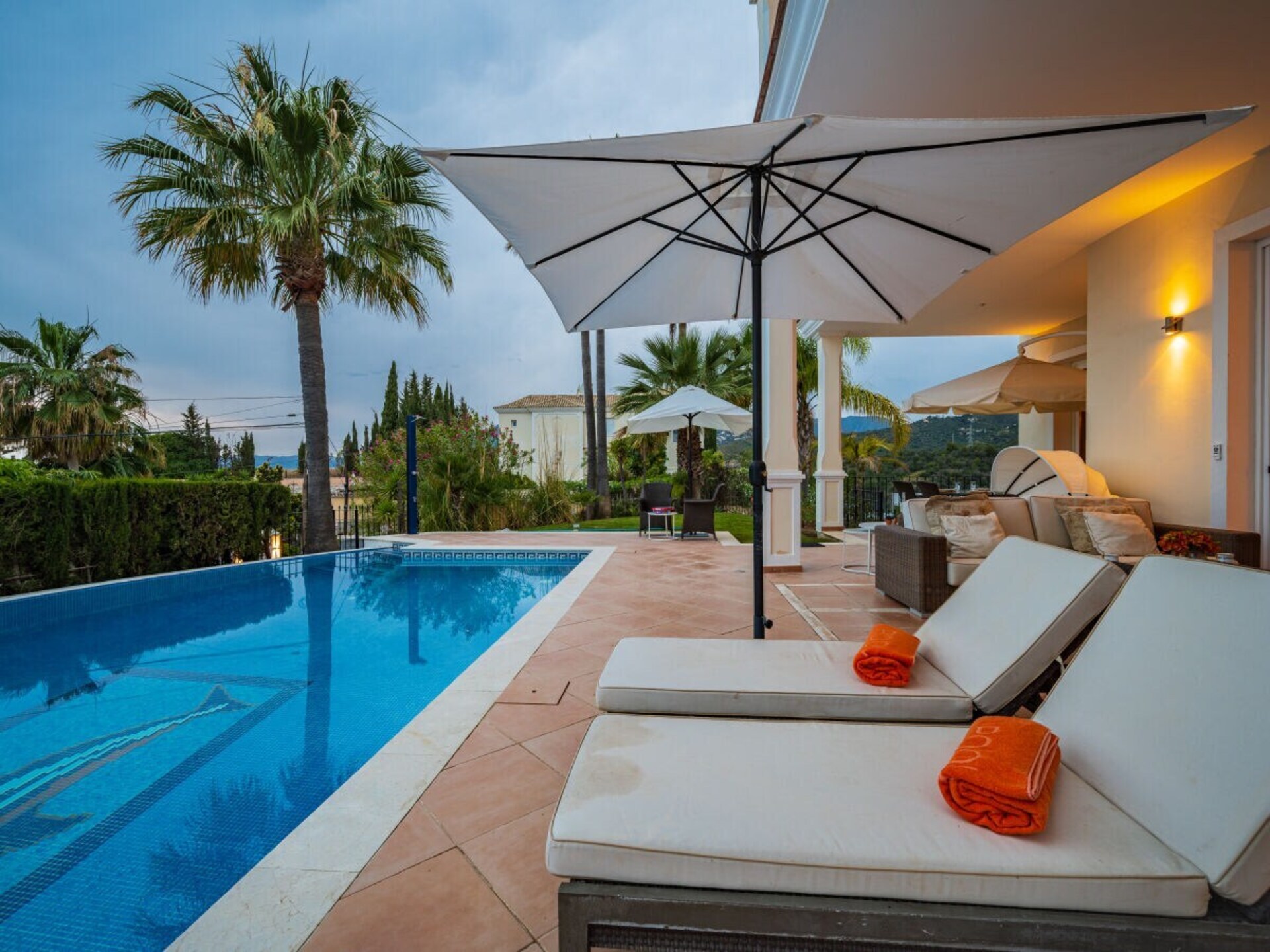 Luxe villa Marbella met 5 slaapkamers, verwarmd zwembad en zeezicht - foto 8