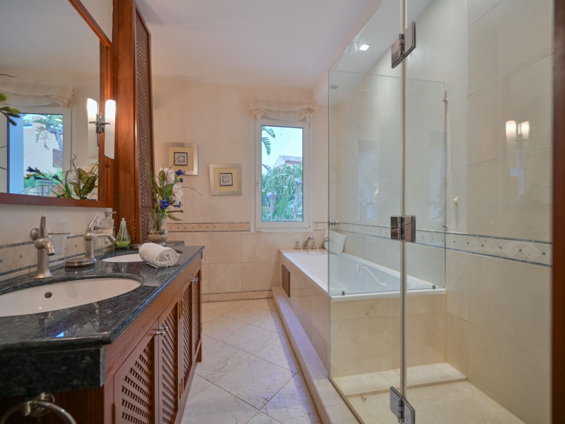 Luxe villa Marbella met 5 slaapkamers, verwarmd zwembad en zeezicht - foto 17