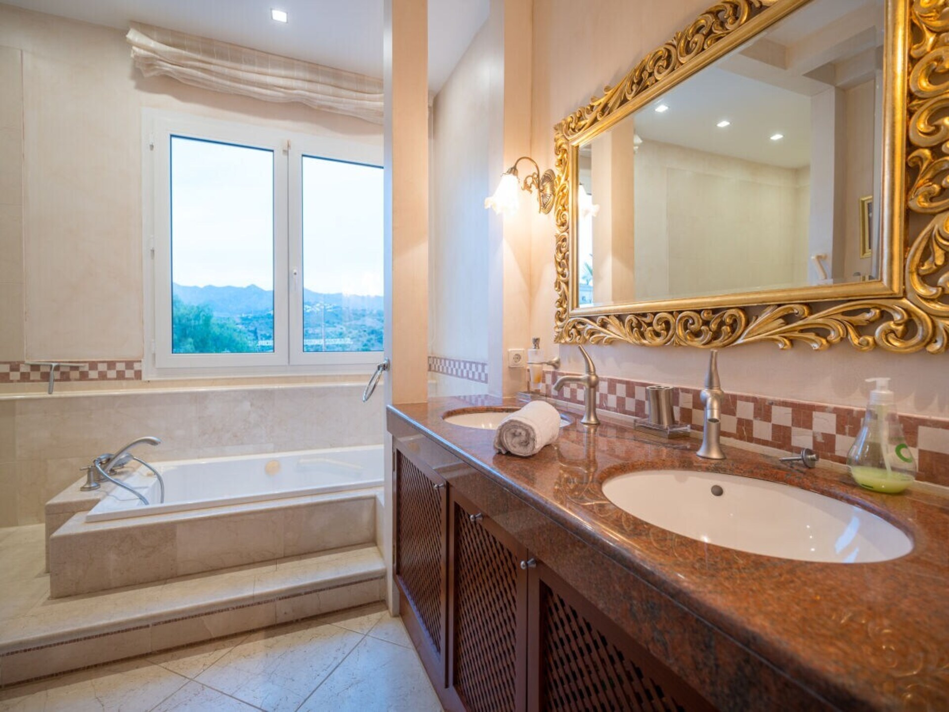 Luxe villa Marbella met 5 slaapkamers, verwarmd zwembad en zeezicht - foto 19