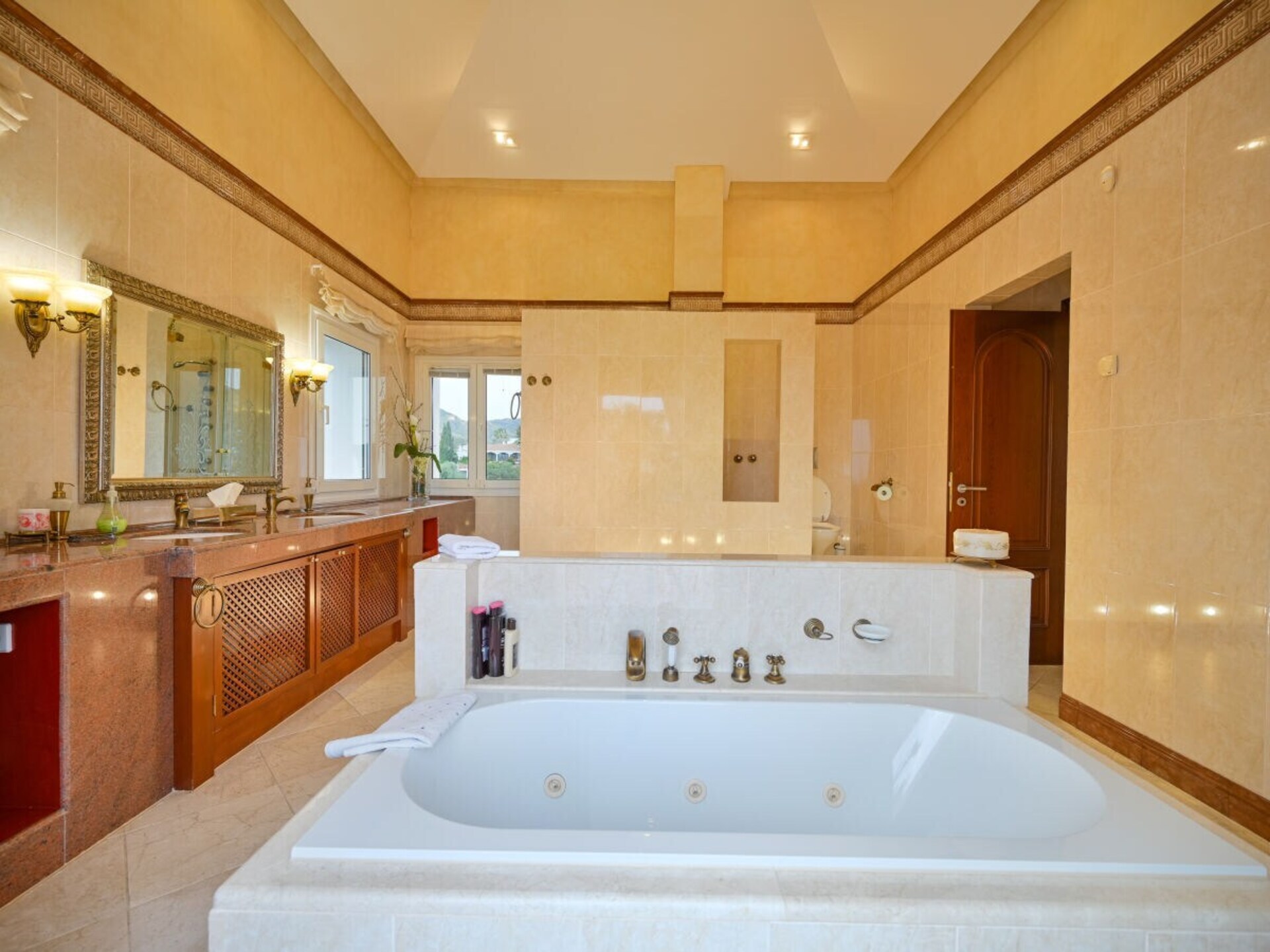 Luxe villa Marbella met 5 slaapkamers, verwarmd zwembad en zeezicht - foto 25