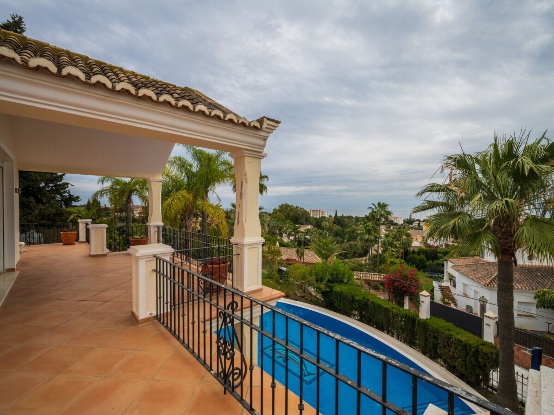 Luxe villa Marbella met 5 slaapkamers, verwarmd zwembad en zeezicht - foto 29