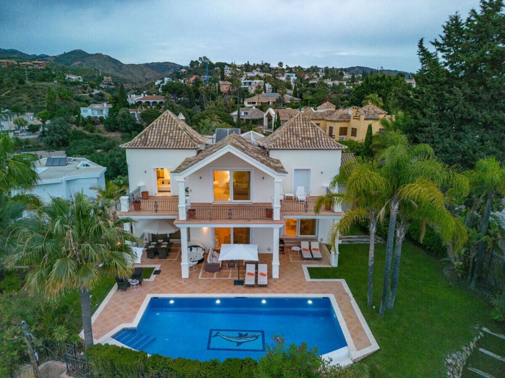 Luxe villa Marbella met 5 slaapkamers, verwarmd zwembad en zeezicht - foto 35