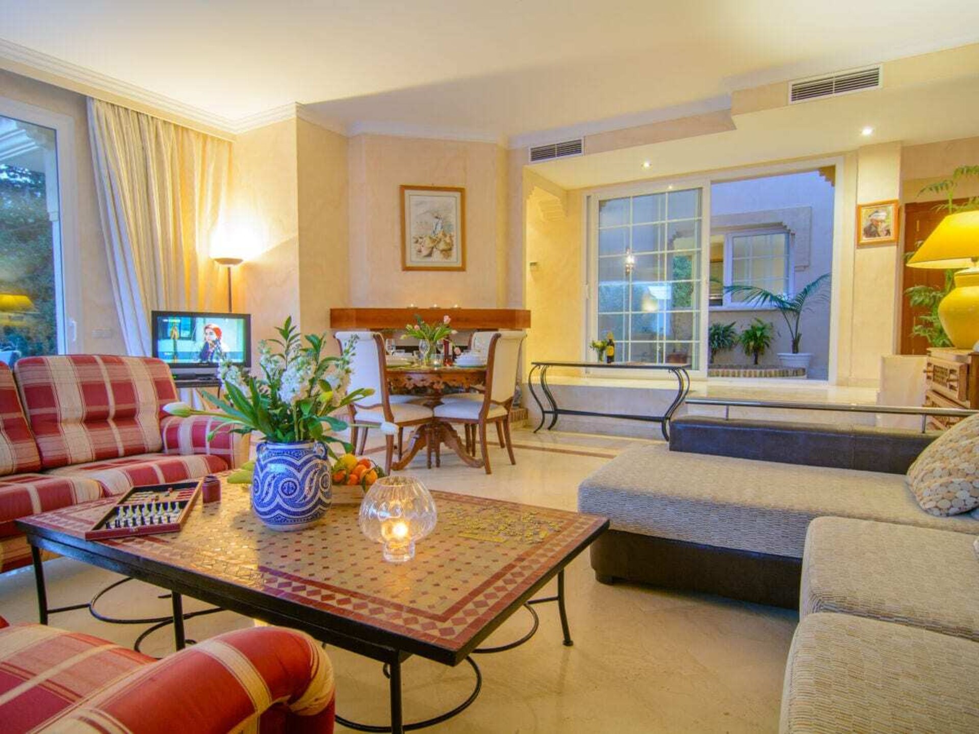 Zuiderse villa met zwembad op 75 meter van Playa el Alicate, Marbella - foto 7