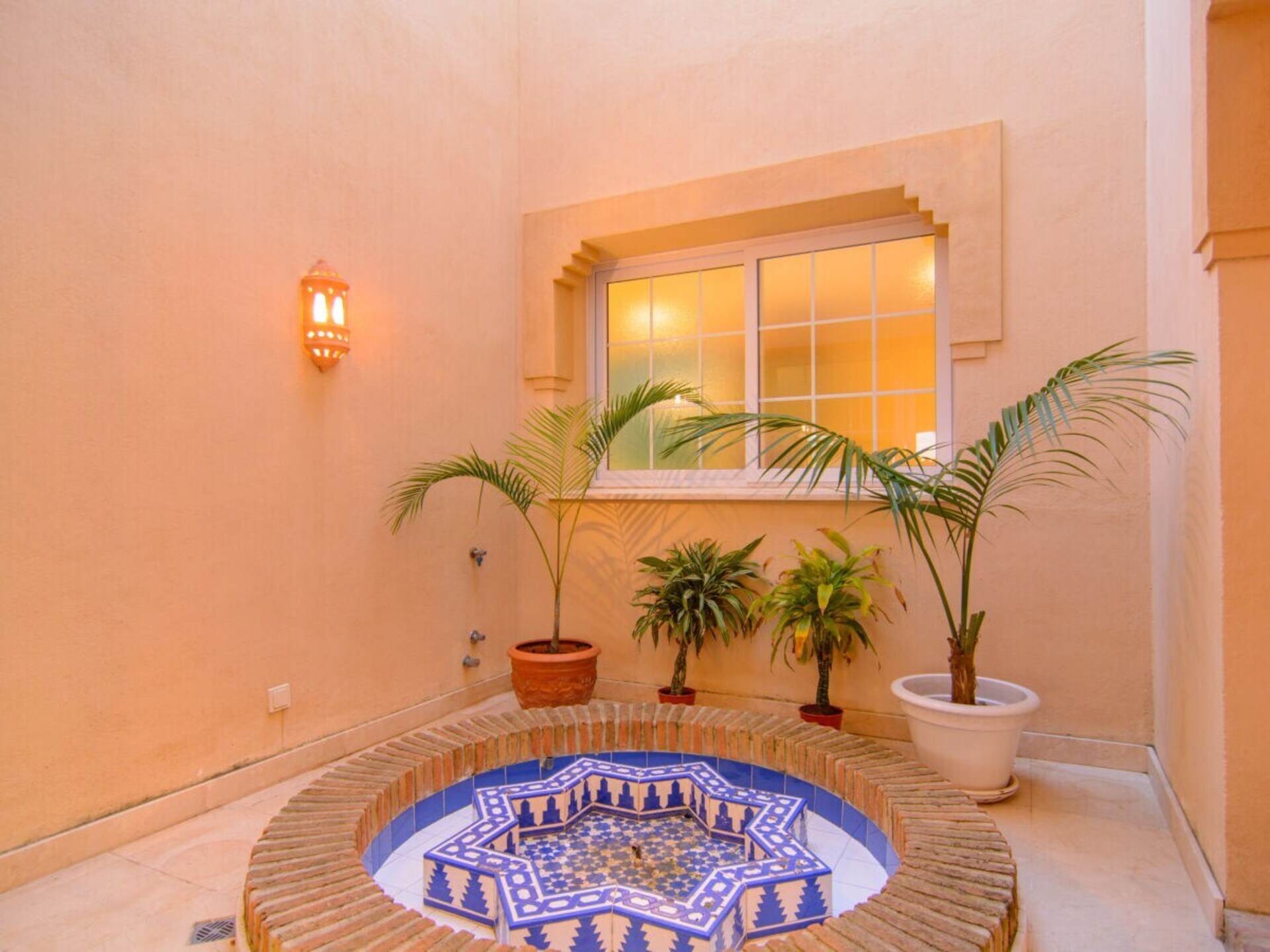 Zuiderse villa met zwembad op 75 meter van Playa el Alicate, Marbella - foto 9