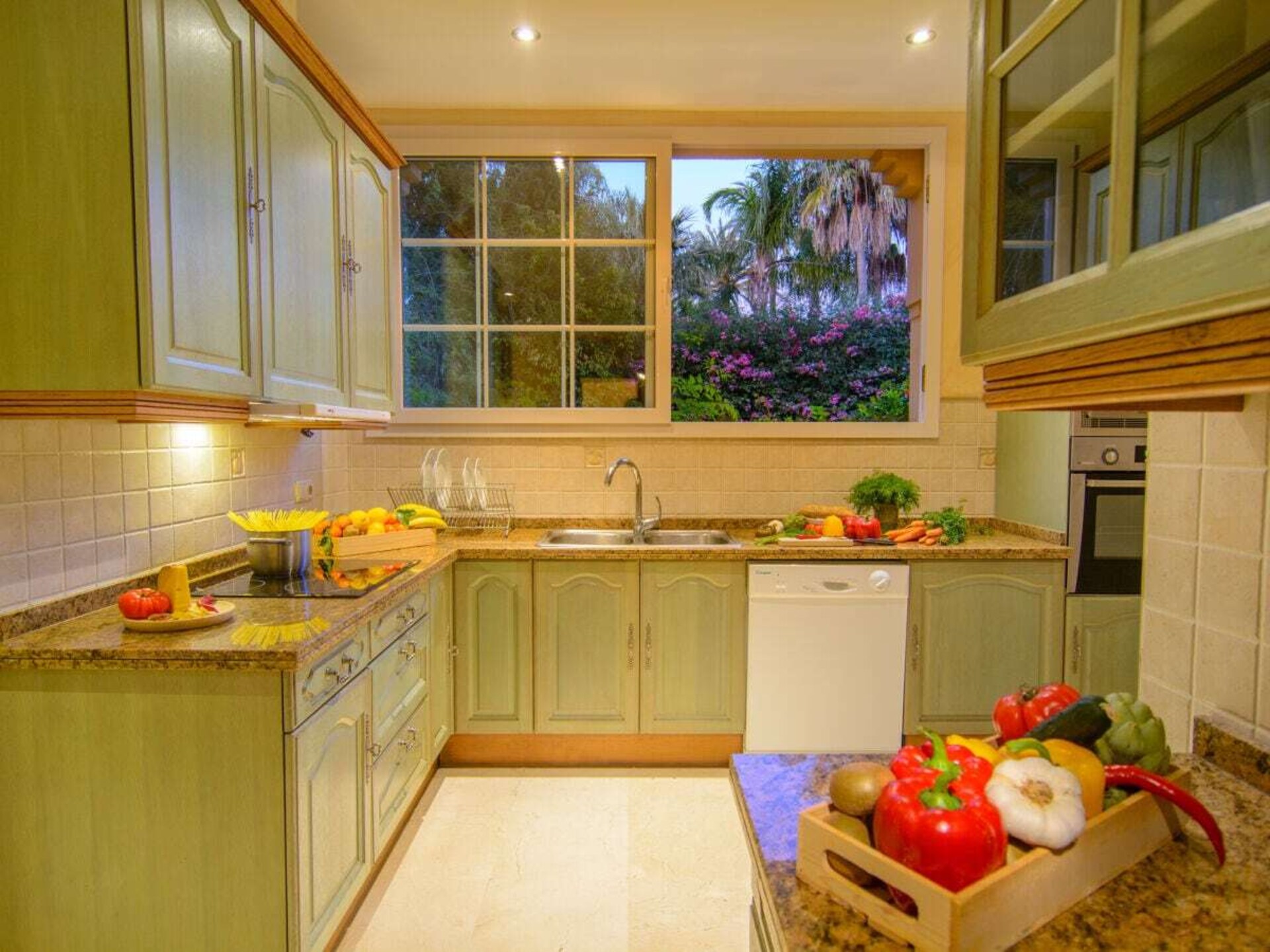 Zuiderse villa met zwembad op 75 meter van Playa el Alicate, Marbella - foto 11